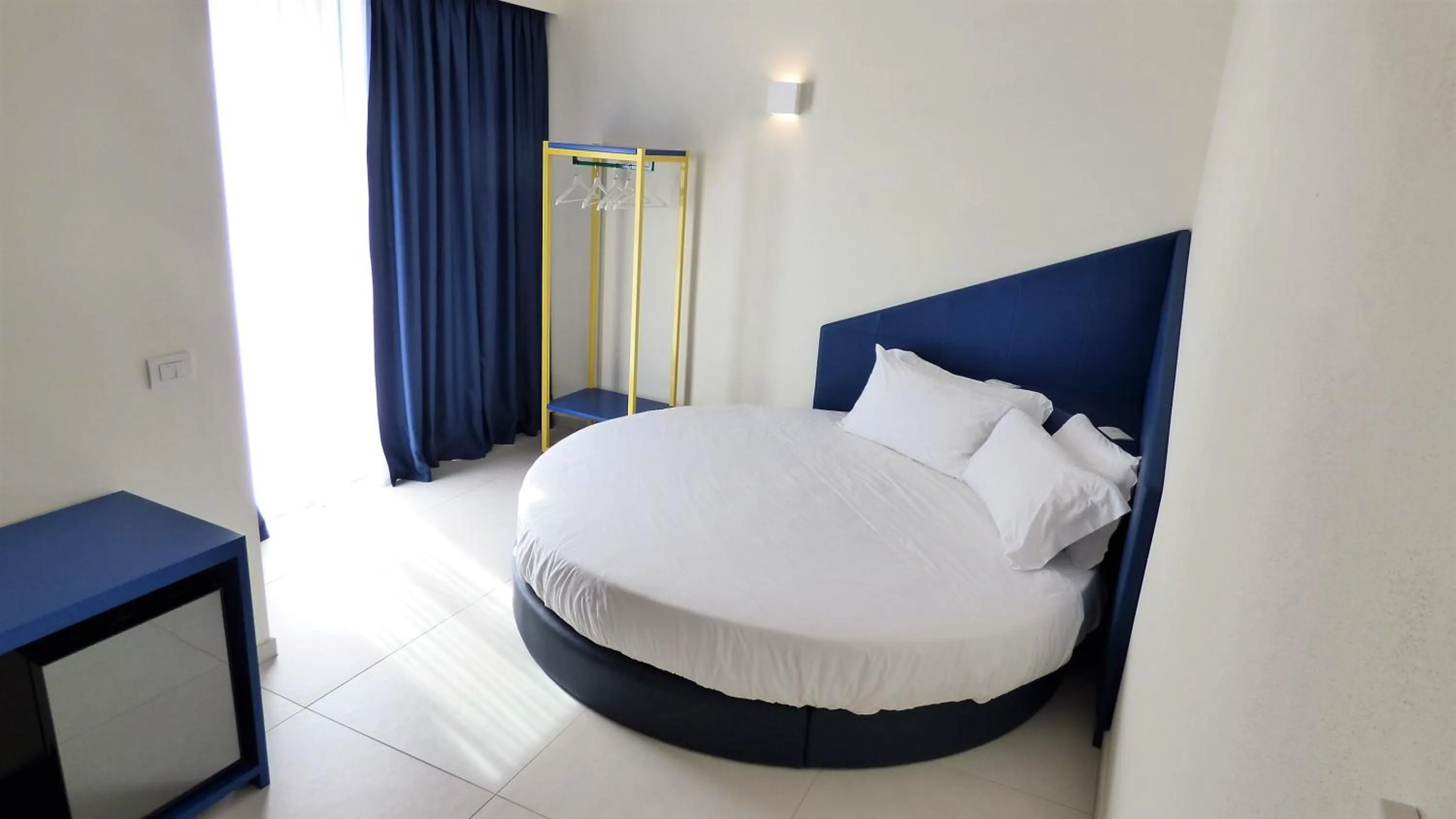 Photo of the whole room in Hotel Trevi