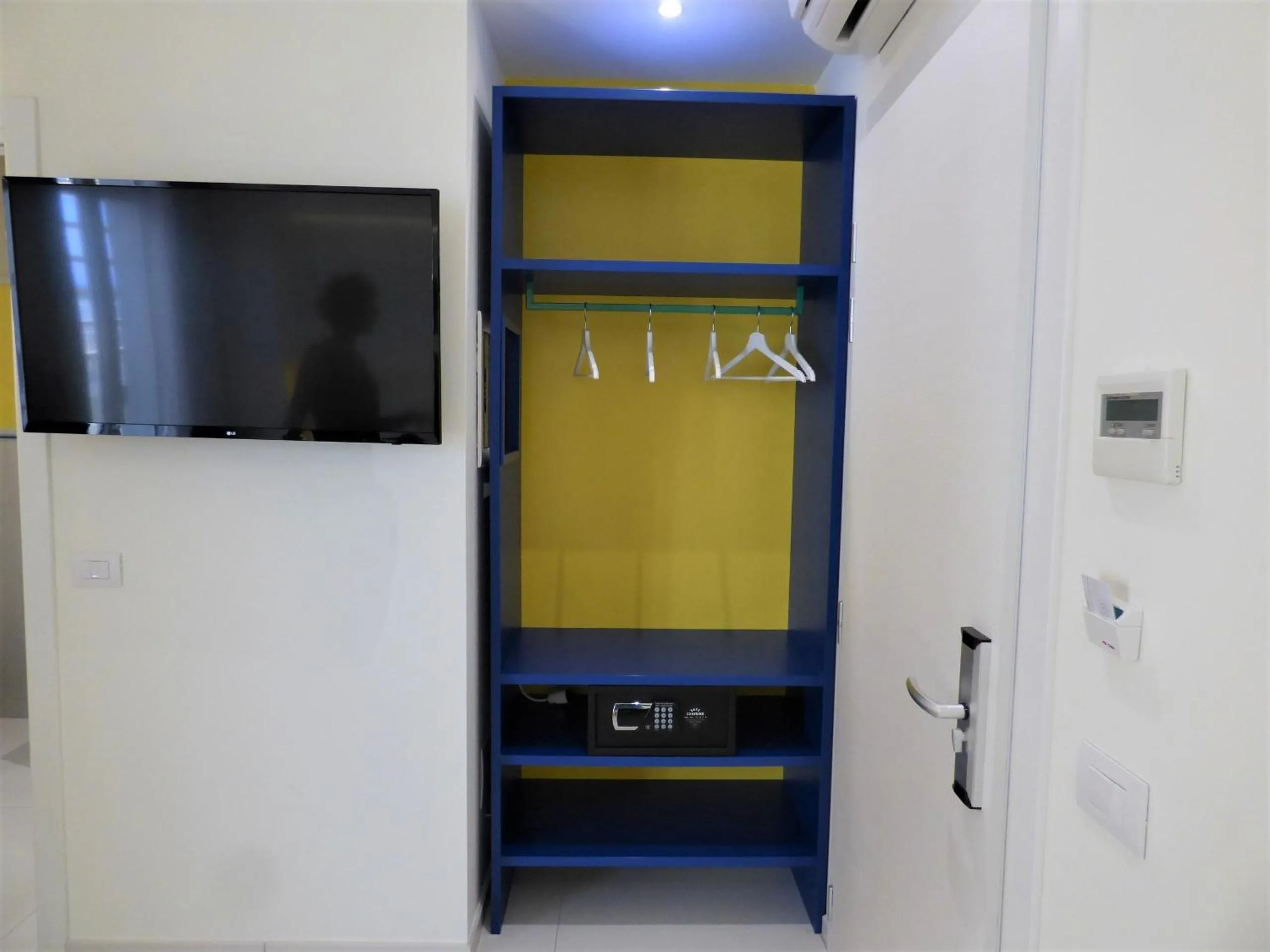 wardrobe in Hotel Trevi