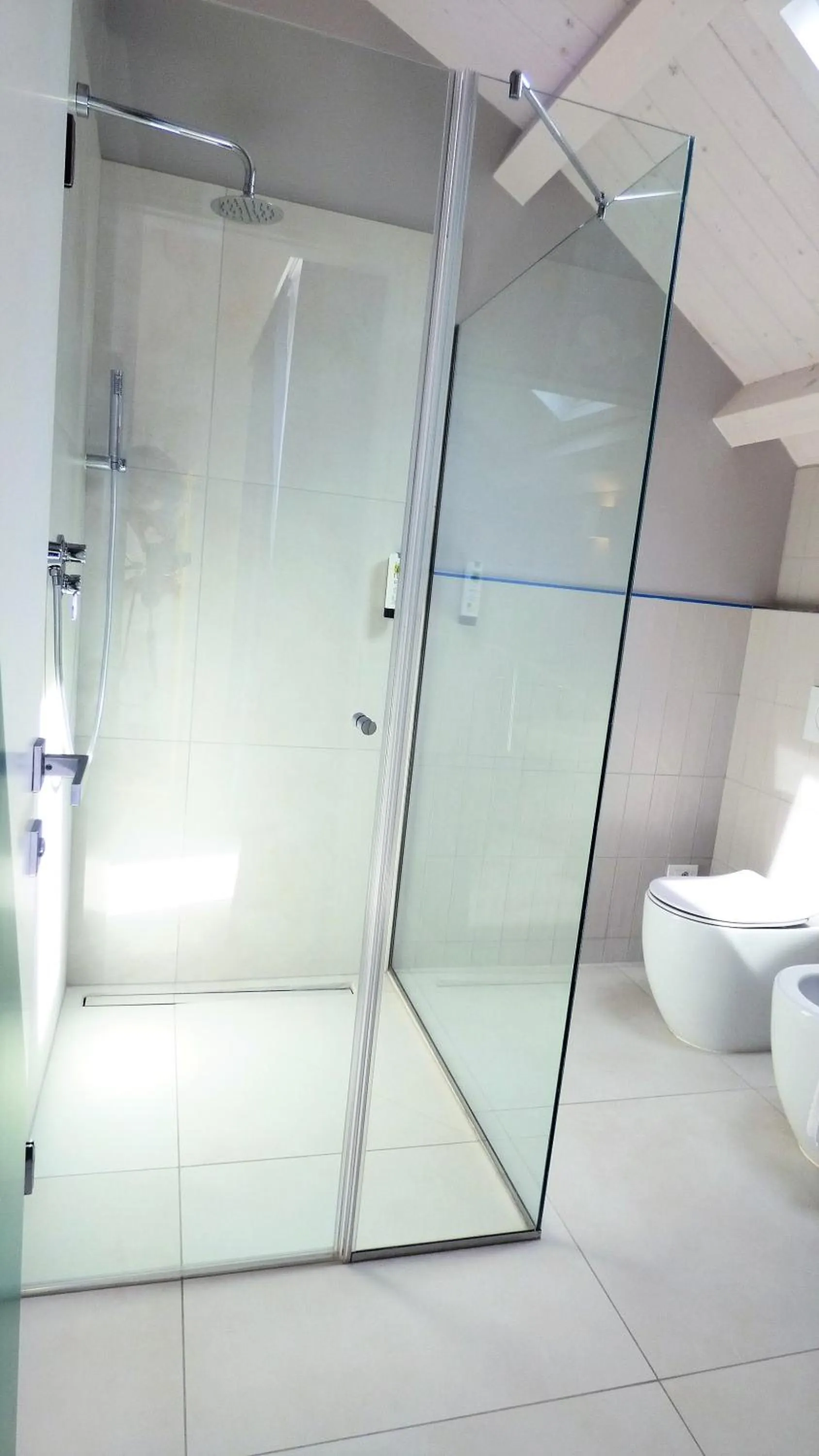 Shower in Hotel Trevi