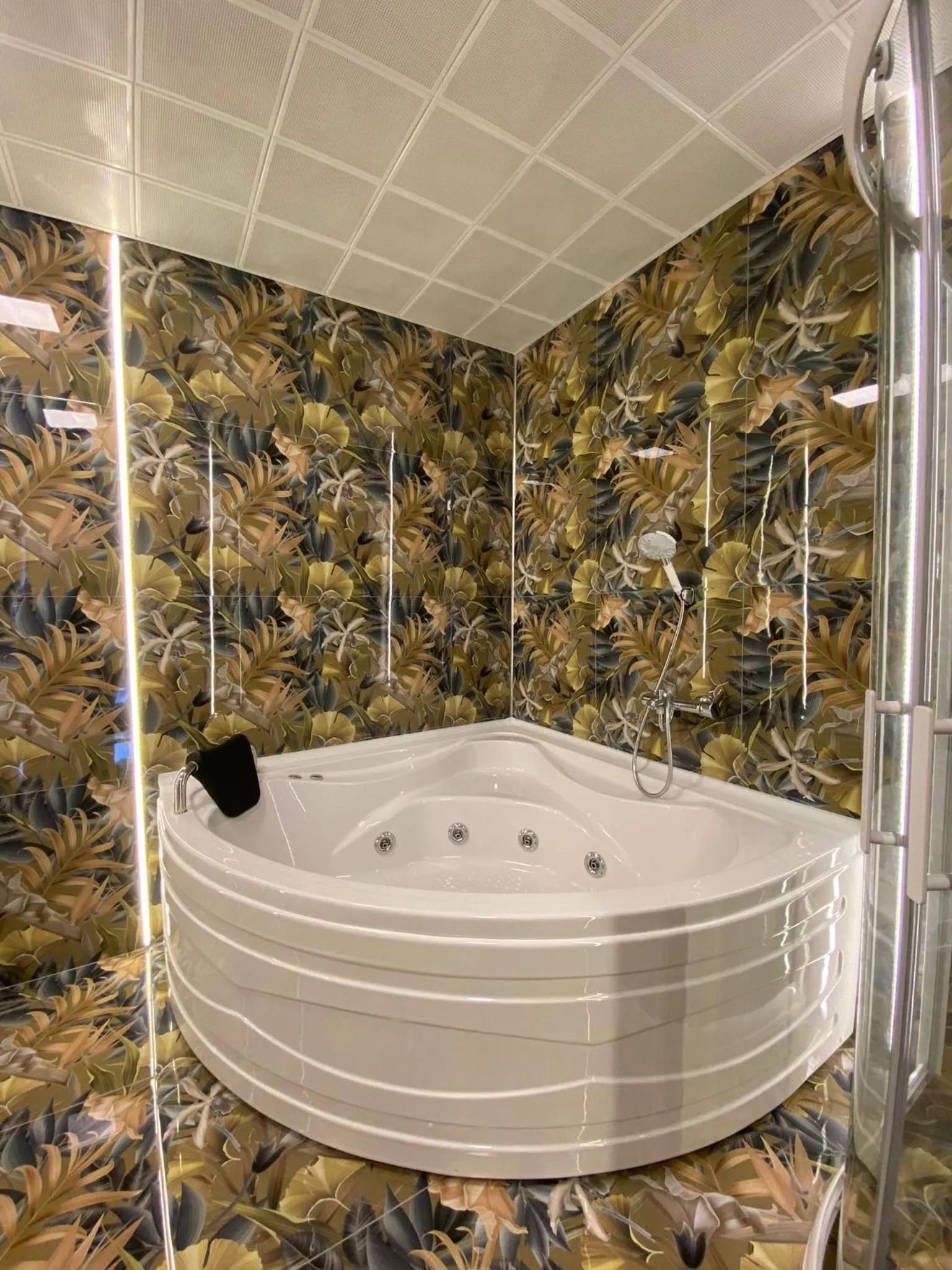 Hot Tub in Rhisos Gold Otel