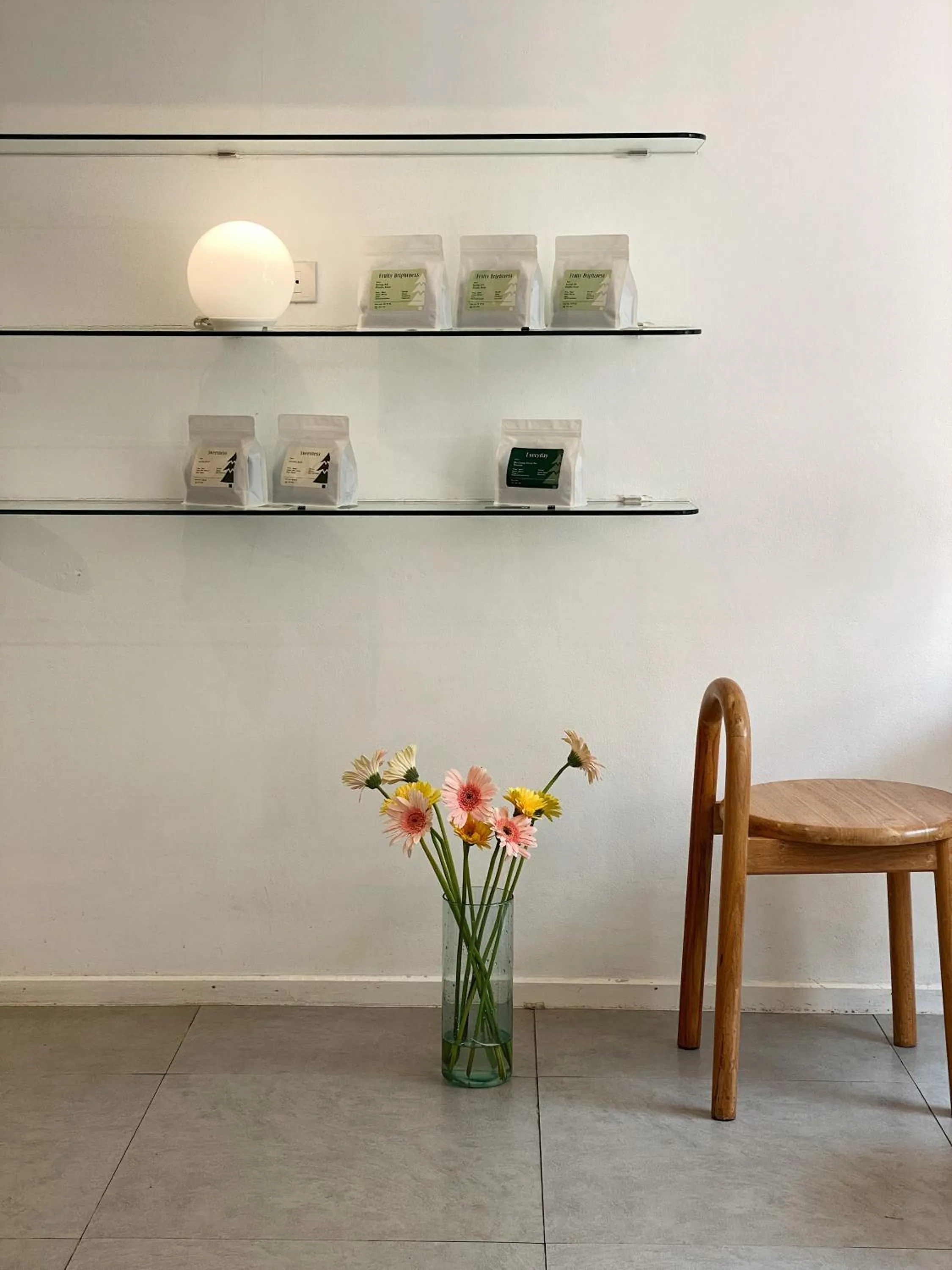 Restaurant/places to eat in Evergreen Cafe and Hotel