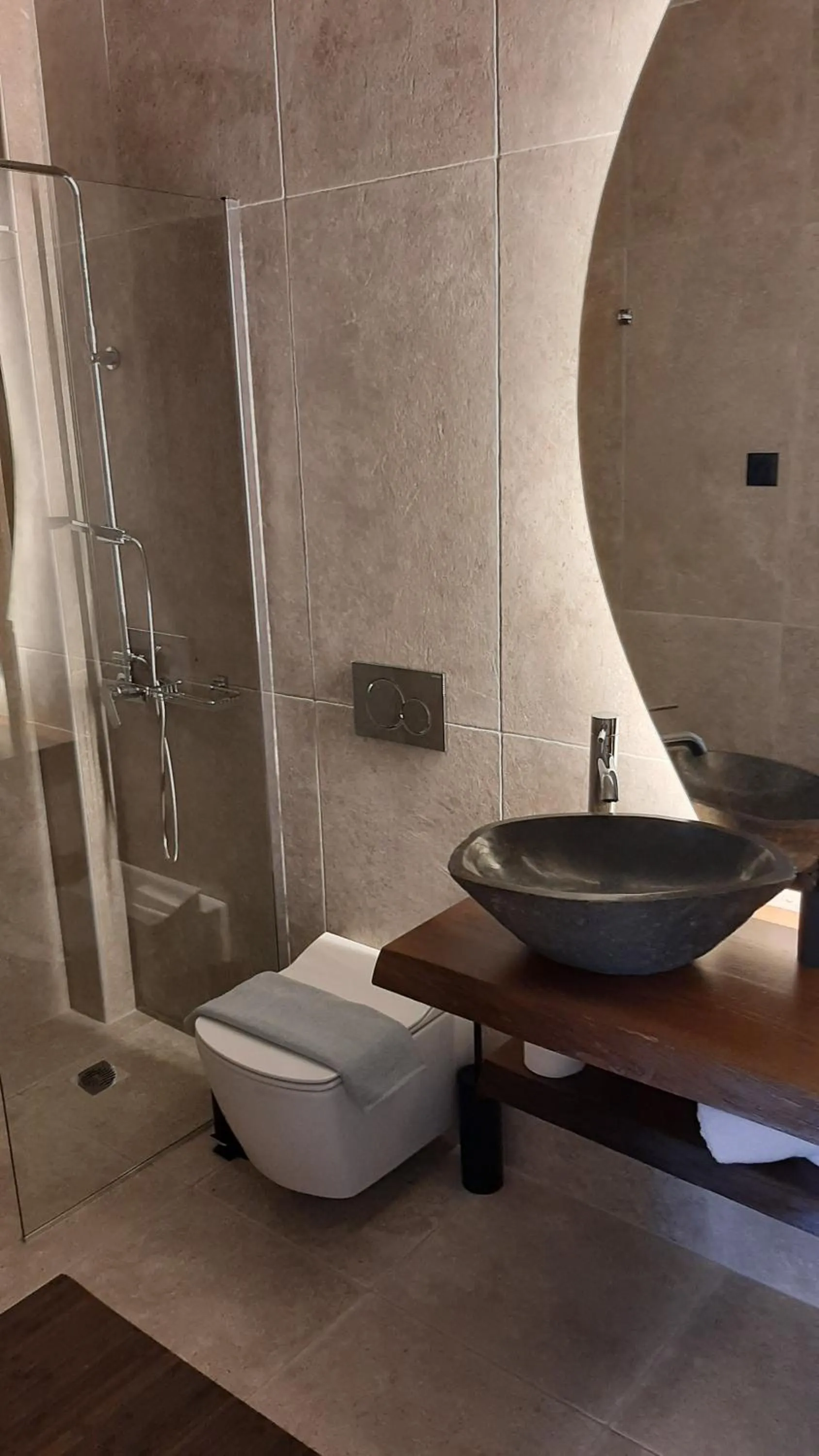 Bathroom in Leone suites