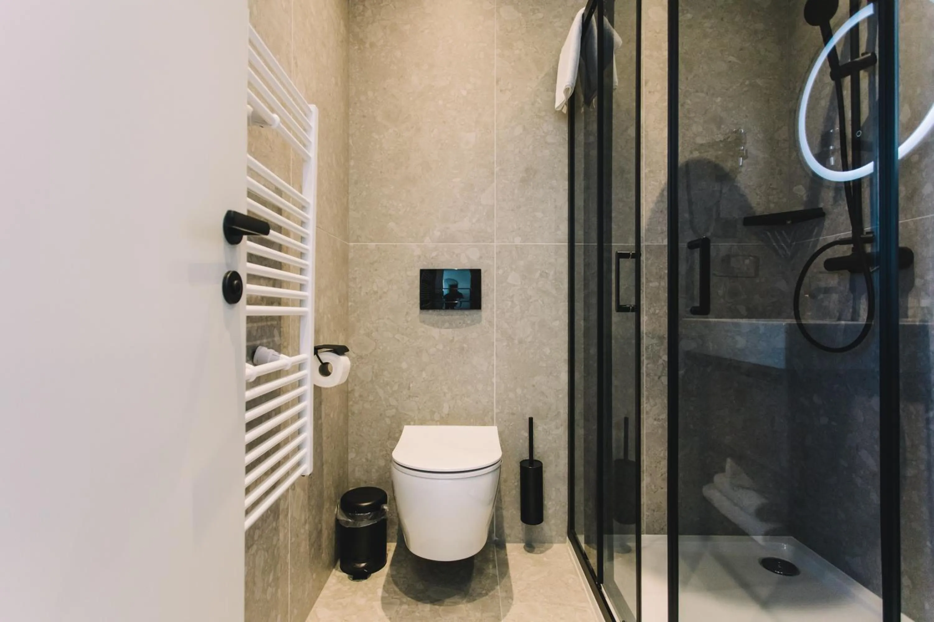 Shower in Hotel Batuda