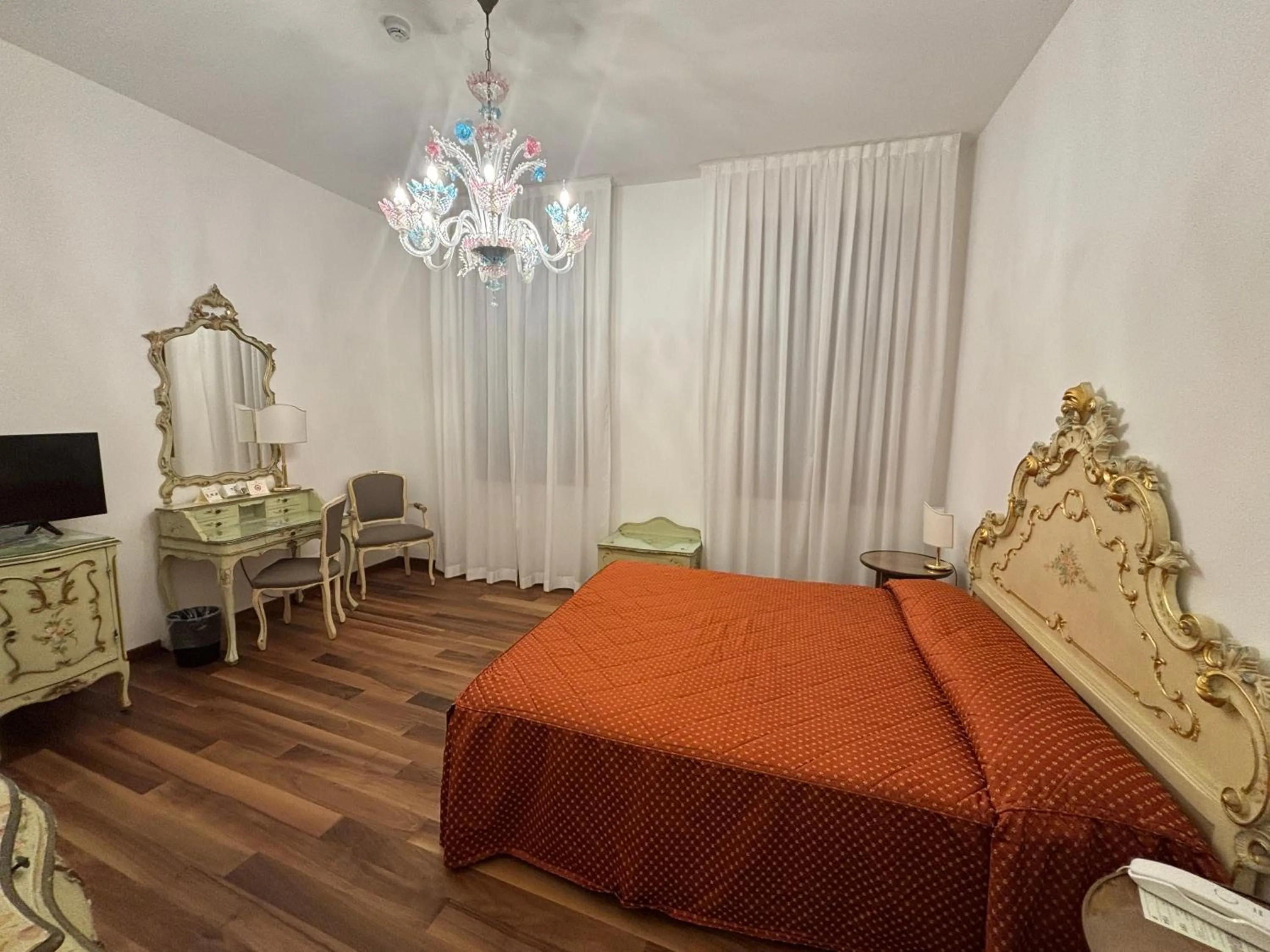 Bedroom, Bed in Hotel Rialto