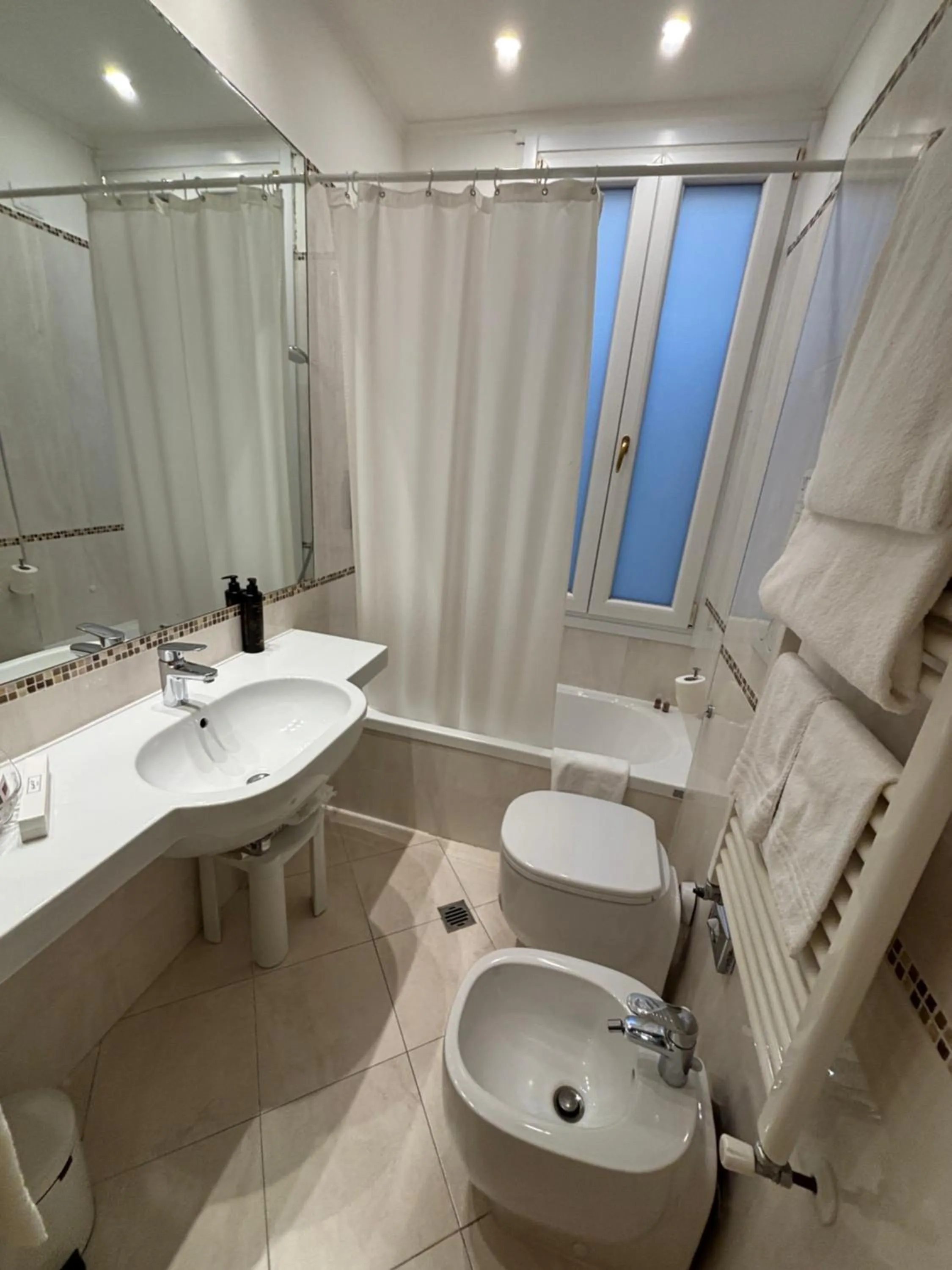 Bathroom in Hotel Rialto