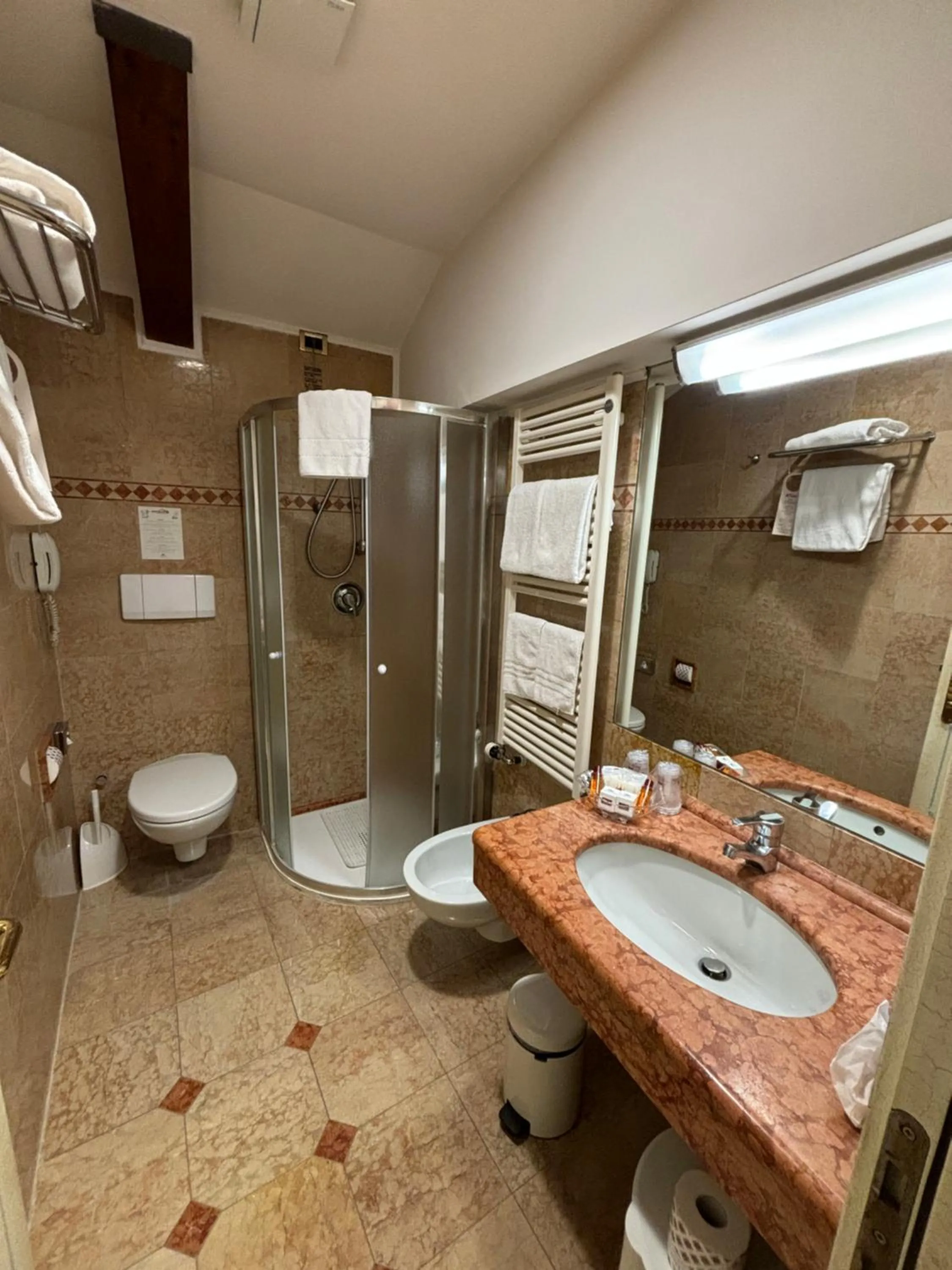 Bathroom in Hotel Rialto