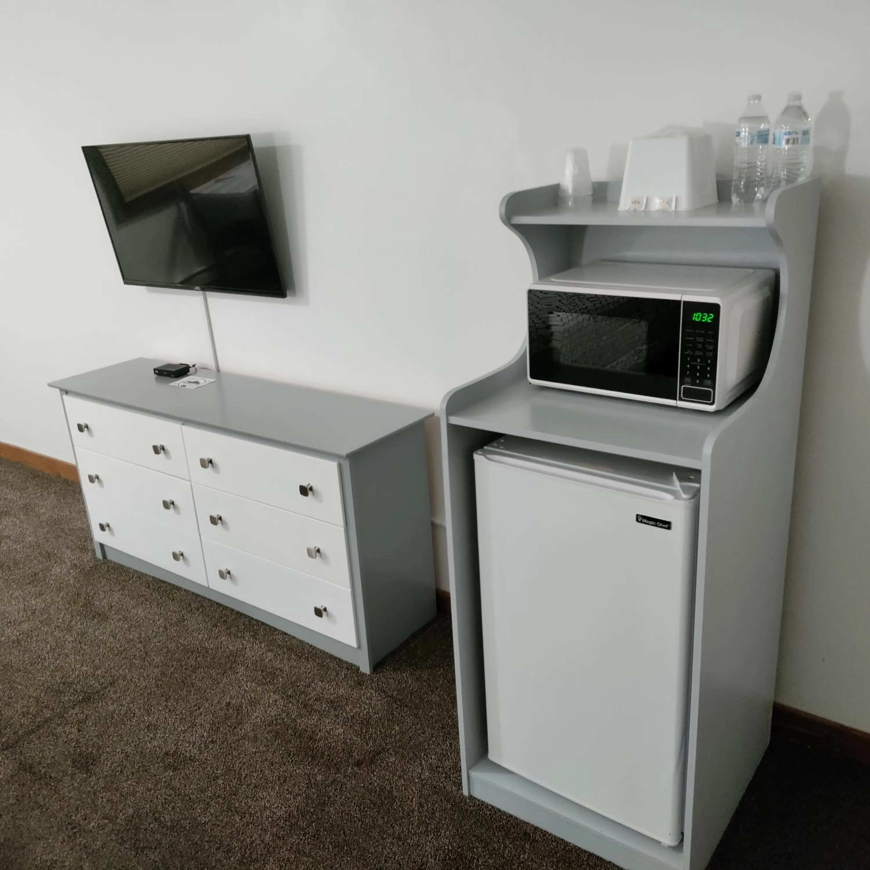 TV and multimedia in High Desert Inn