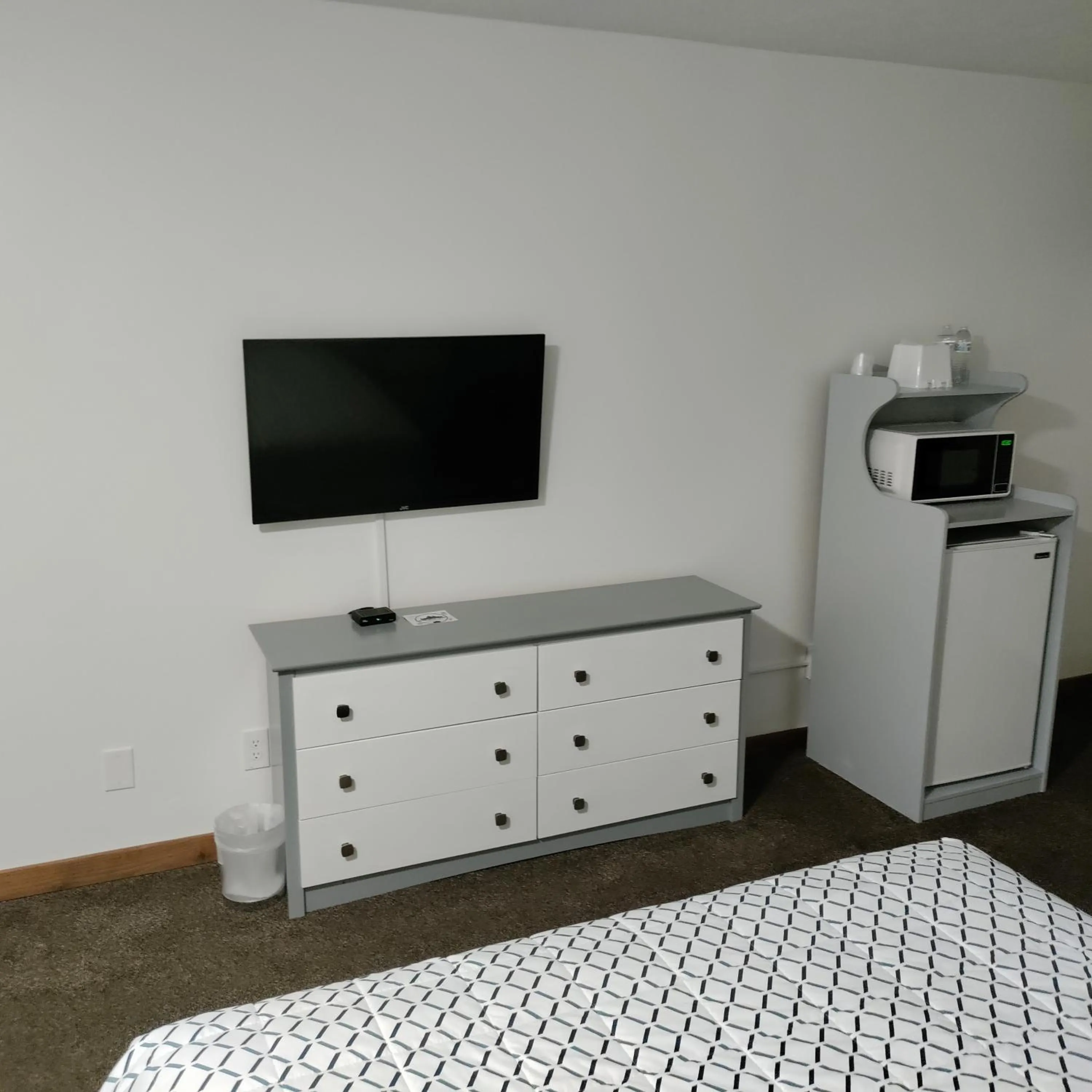 TV and multimedia, Bed in High Desert Inn