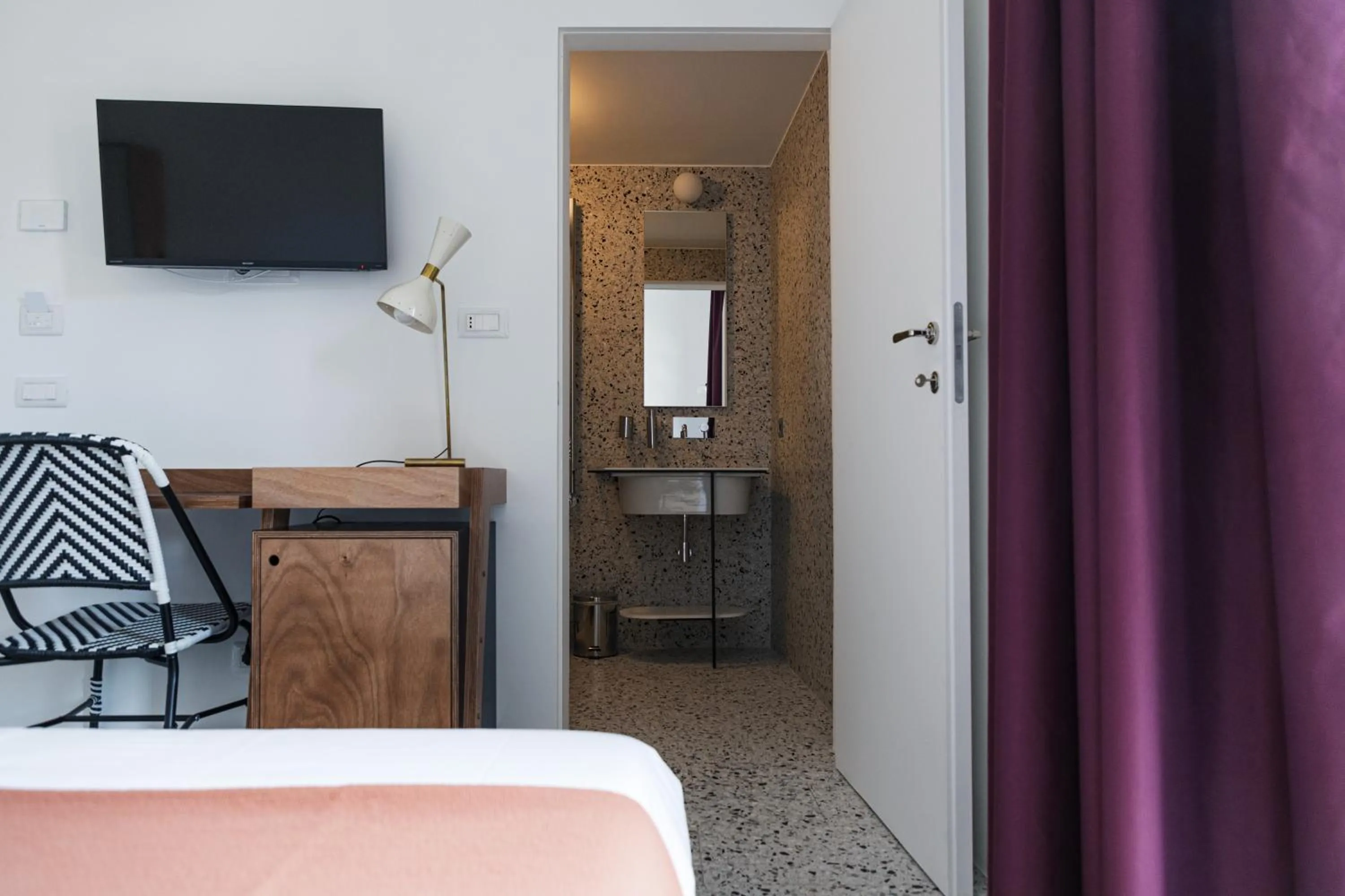 Bed in Hotel Dolomiti