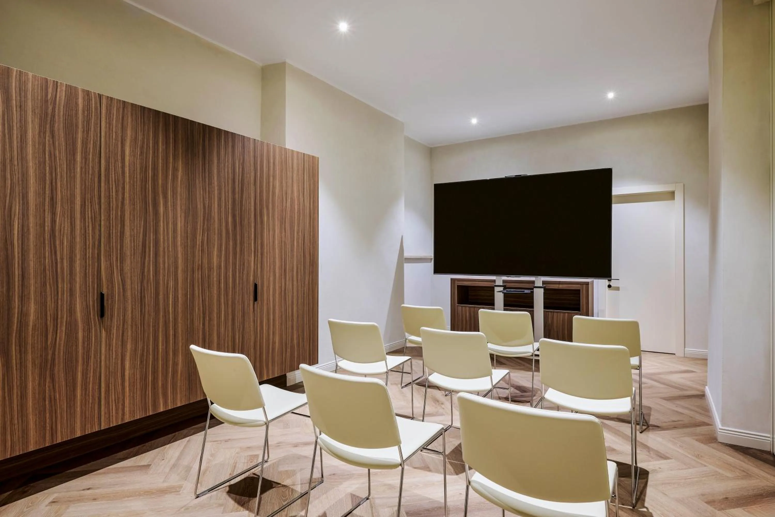 Meeting/conference room in Hotel Giacomo Morra Alba - Handwritten Collection