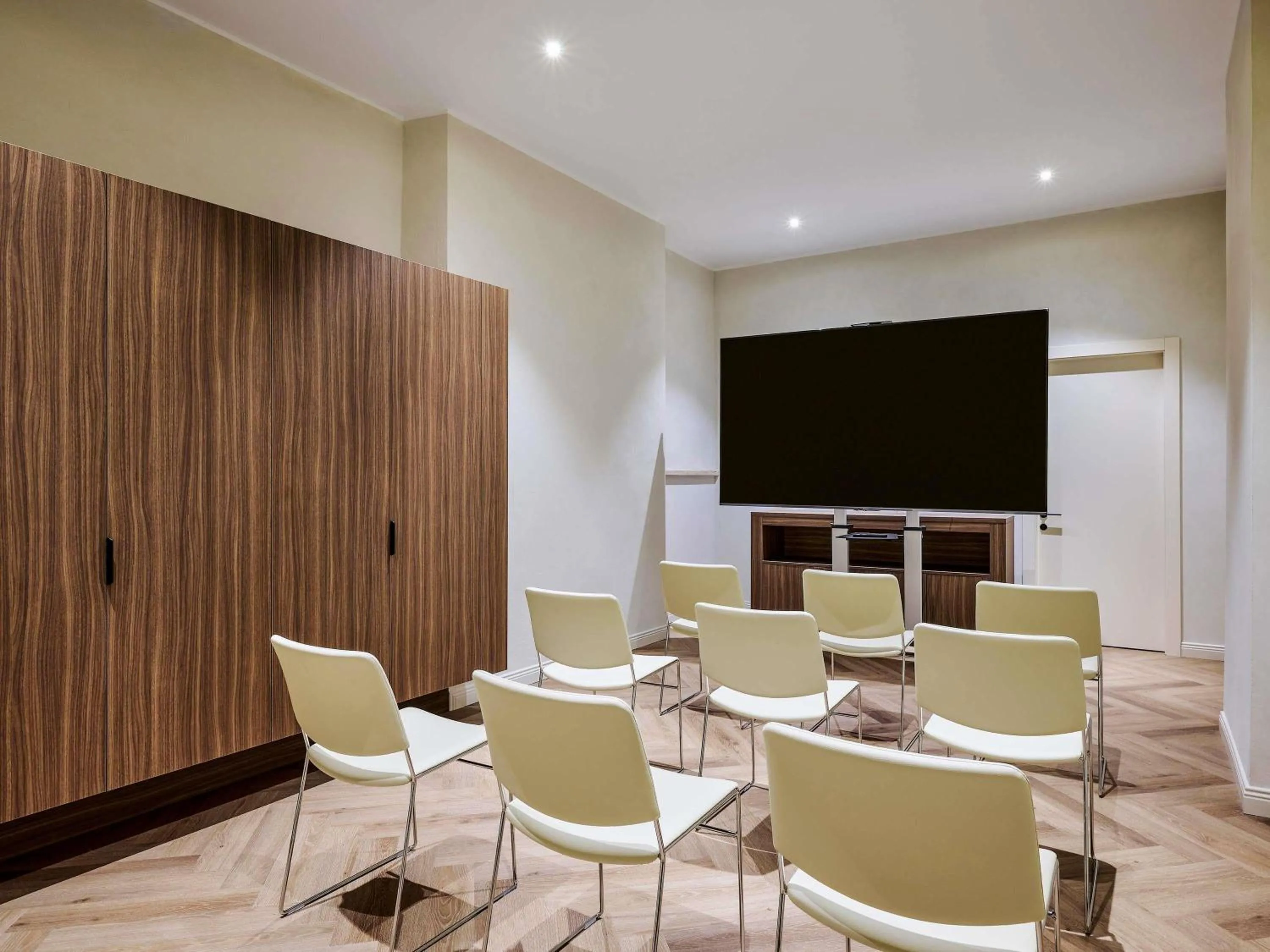 Meeting/conference room in Hotel Giacomo Morra Alba - Handwritten Collection