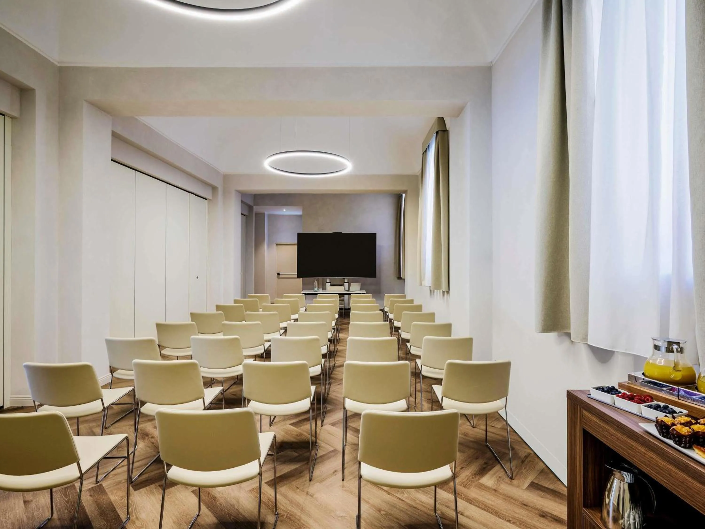 Meeting/conference room in Hotel Giacomo Morra Alba - Handwritten Collection
