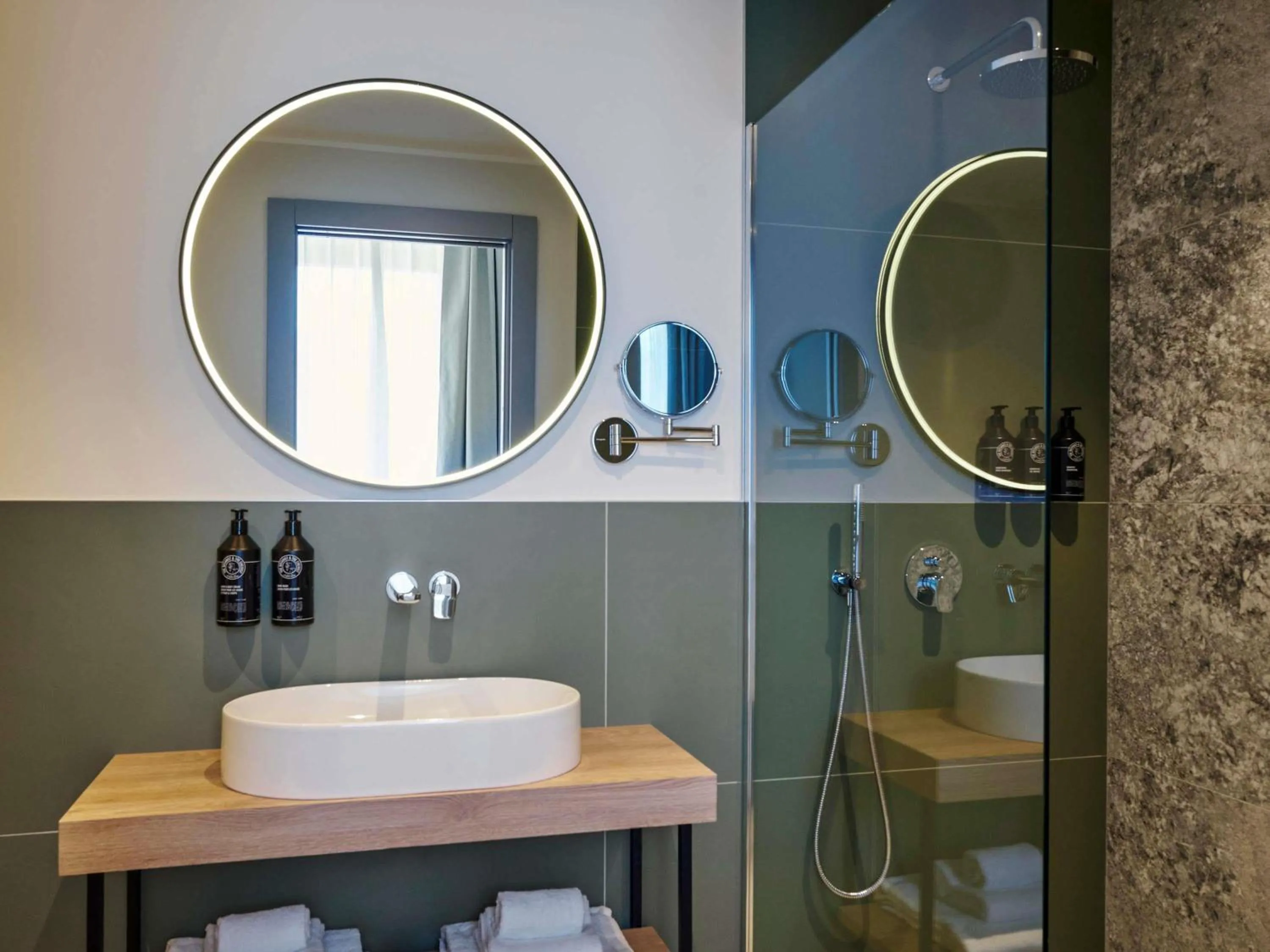 Bedroom in Hotel Giacomo Morra Alba - Handwritten Collection