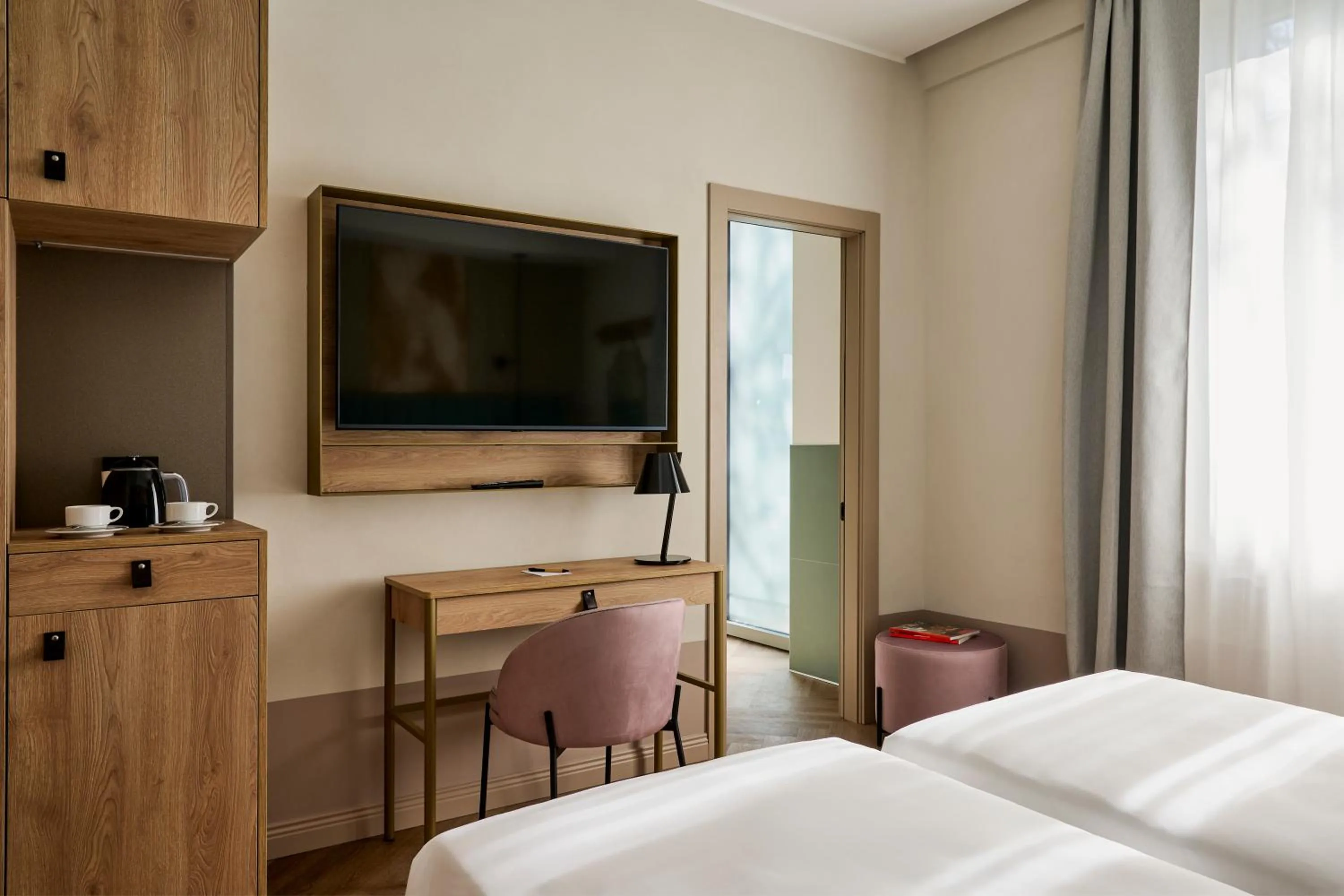 Photo of the whole room, Bed in Hotel Giacomo Morra Alba - Handwritten Collection