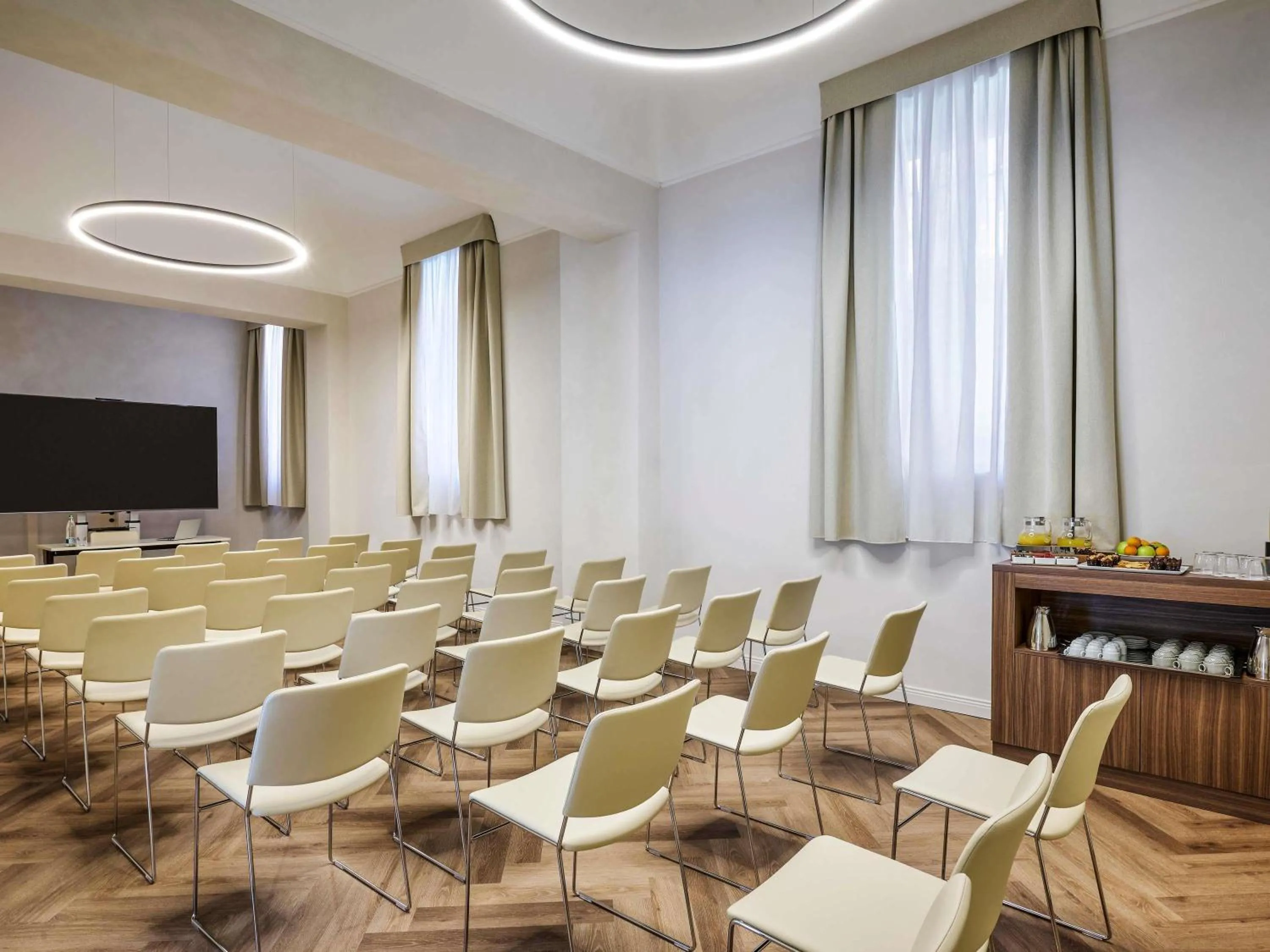 Meeting/conference room in Hotel Giacomo Morra Alba - Handwritten Collection