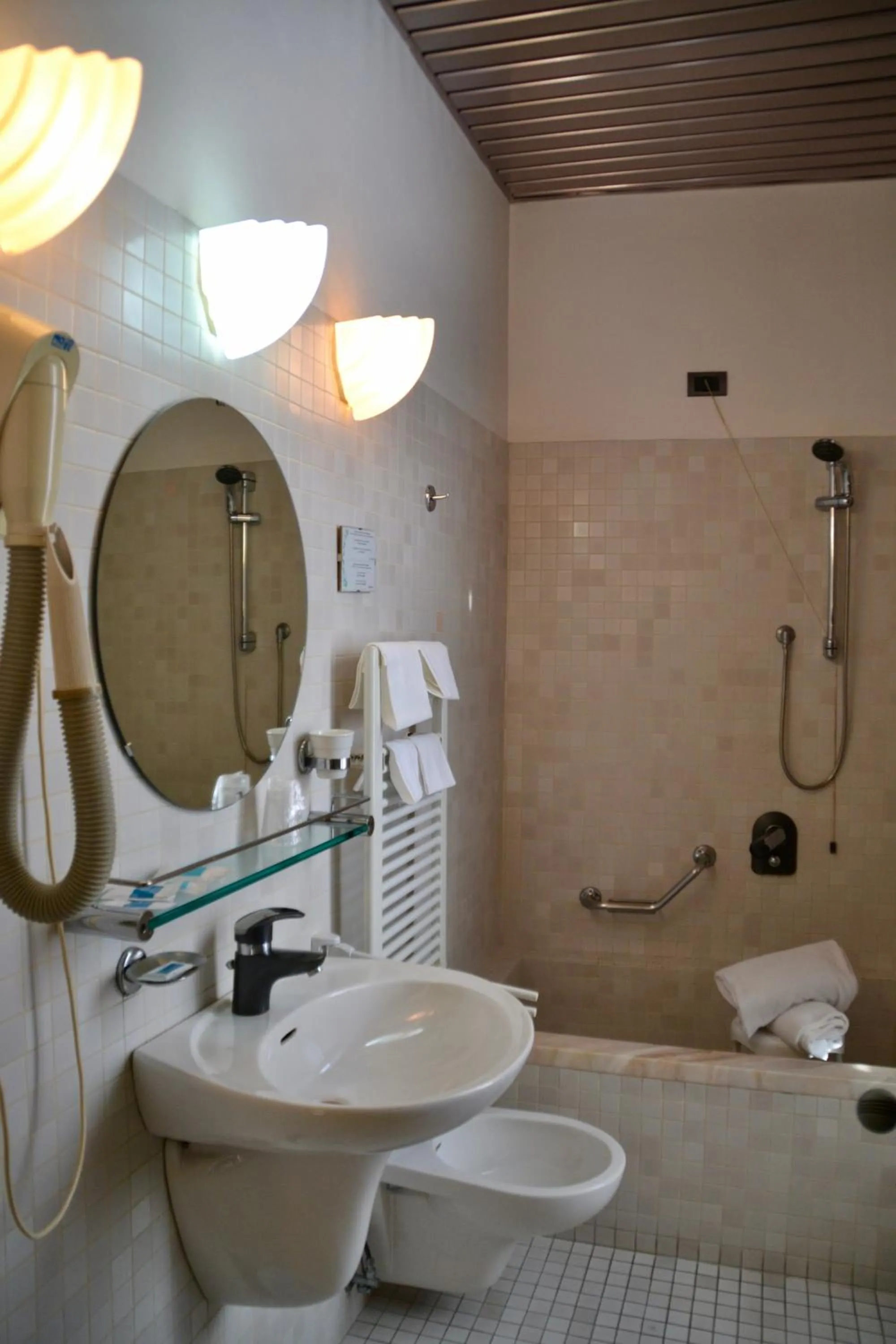 Bathroom in Hotel Italia