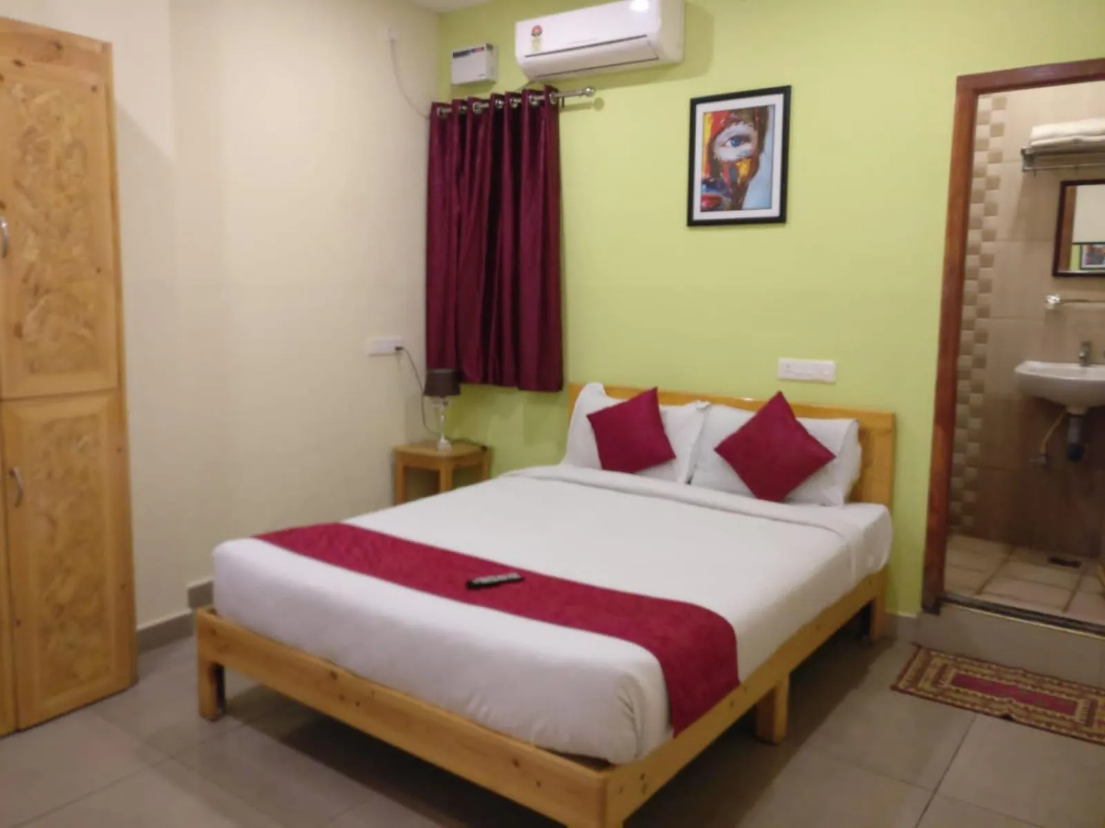 air conditioner, Bed in Chaplin Hotel