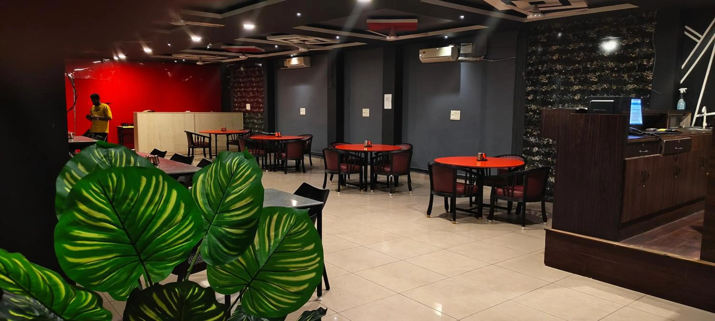 Restaurant/places to eat in Chaplin Hotel