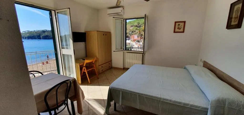 Bedroom, Bed in Appartamenti Villa Miramare