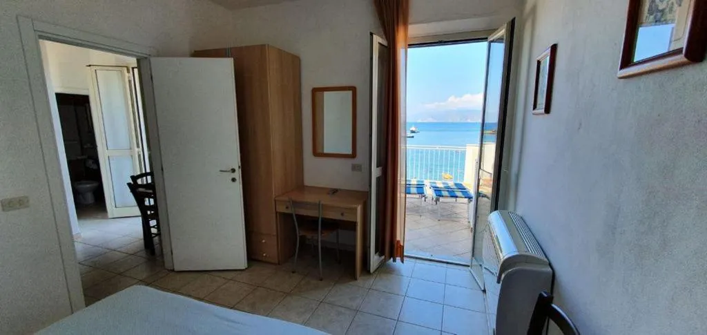 Bedroom, Bed in Appartamenti Villa Miramare