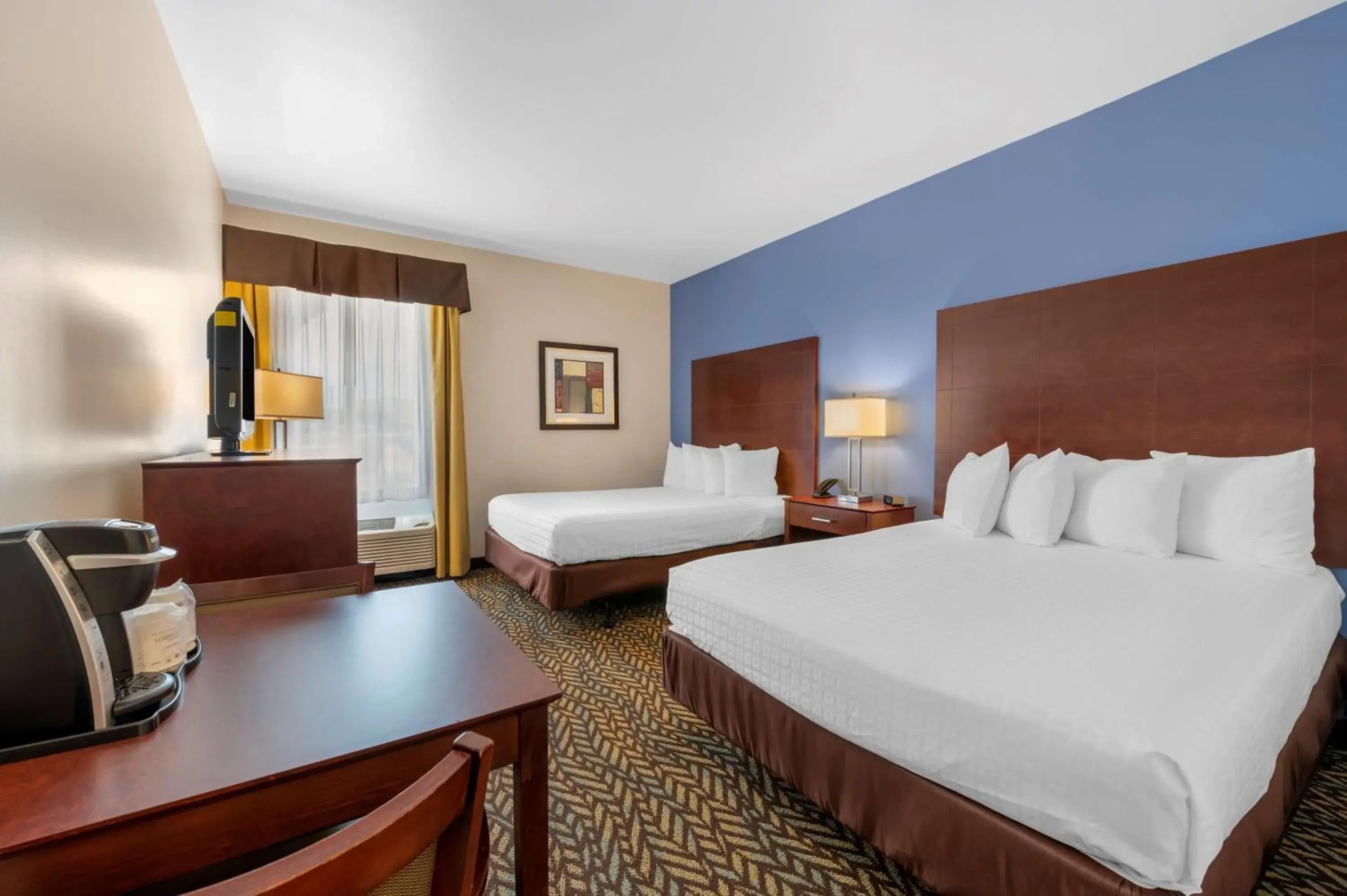 Queen Room with Two Queen Beds and Walk-In Shower - Mobility Access/Non-Smoking in Best Western Plus Covered Bridge Inn Queen Room with Two Queen Beds and Walk-In Shower - Mobility Access/Non-Smoking in Best Western Plus Covered Bridge Inn