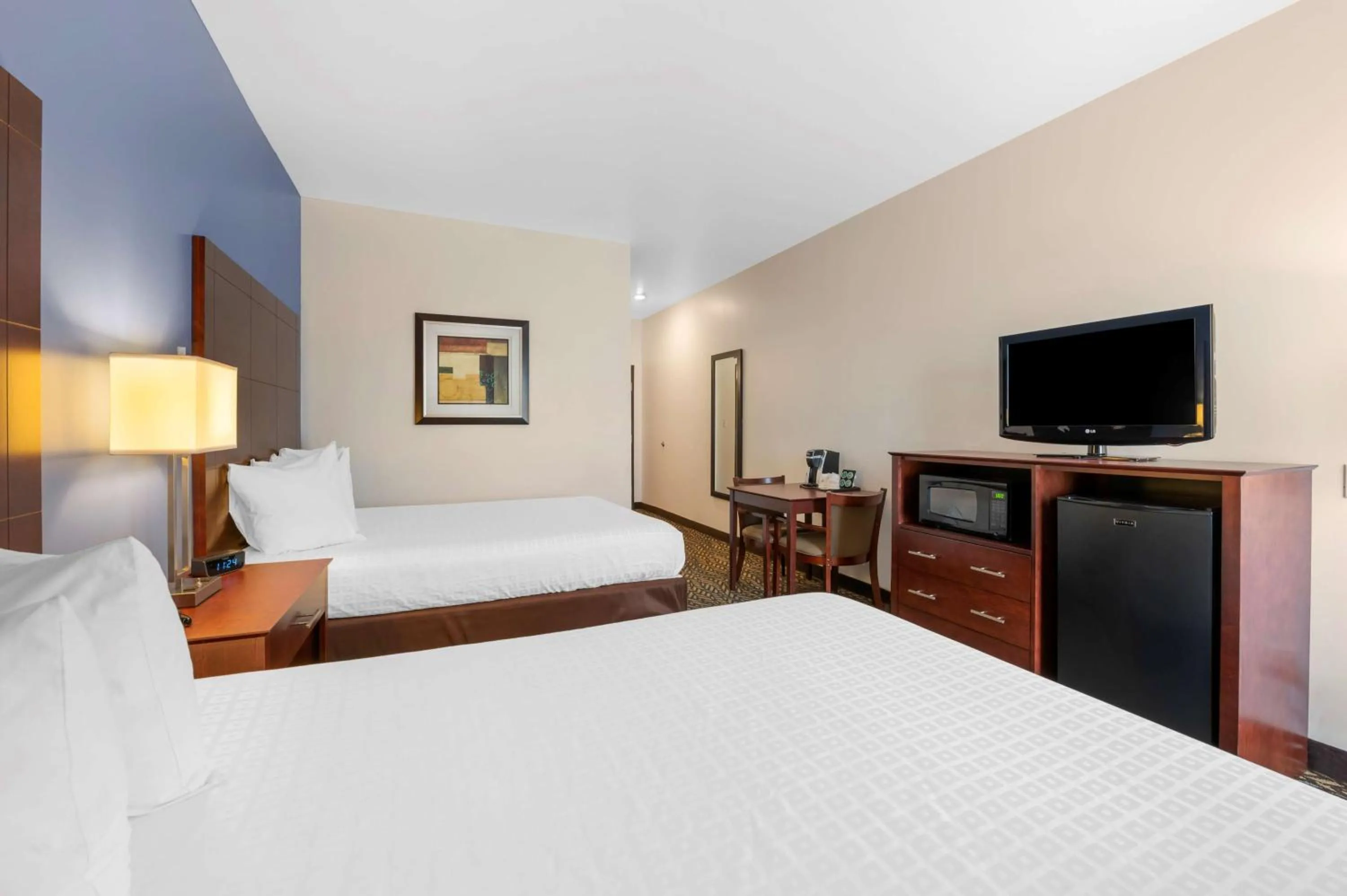 Bedroom, Bed in Best Western Plus Covered Bridge Inn