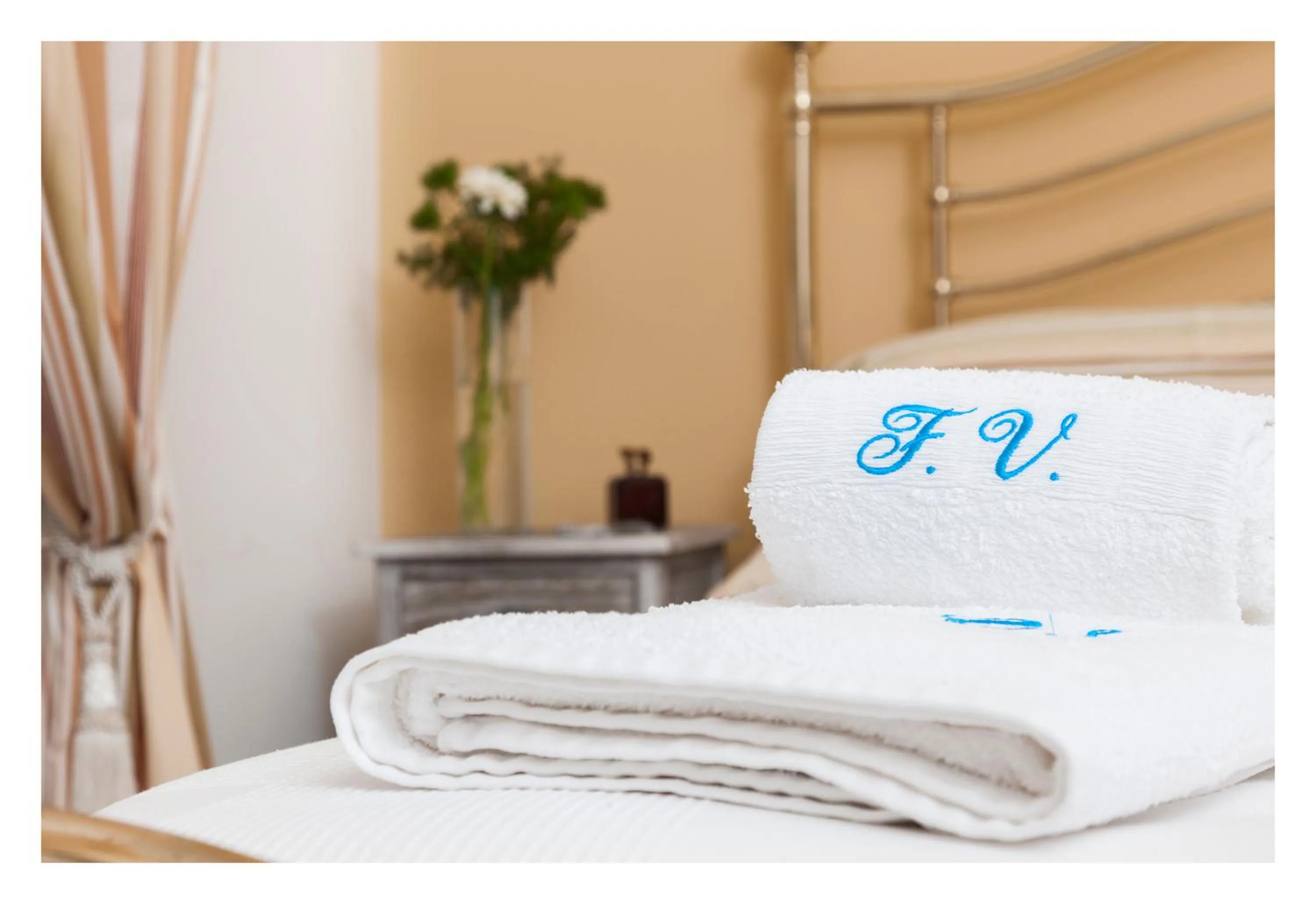 Property logo or sign, Bed in Fontana Vecchia