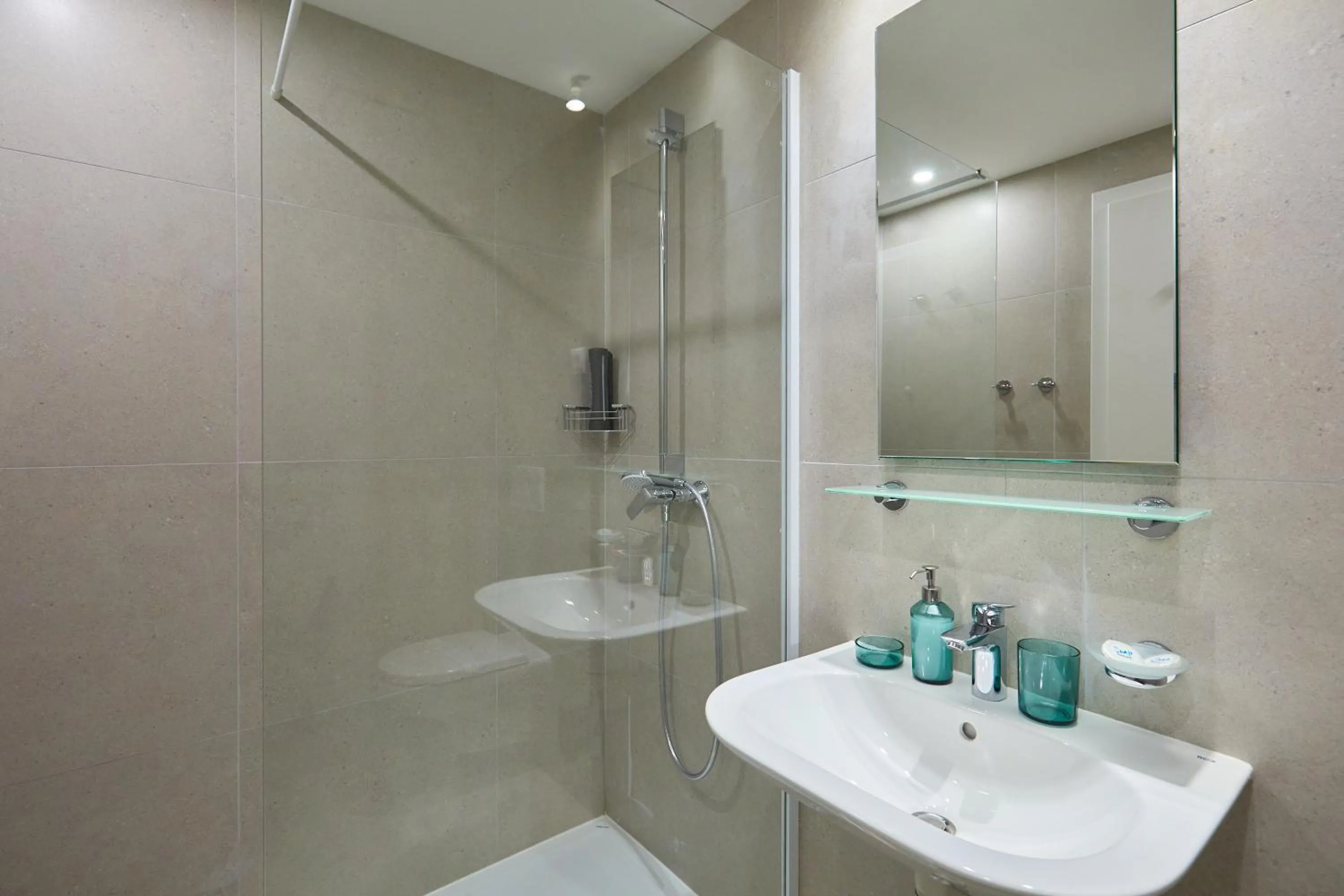 Shower in DOMINIUM CITY SUITES