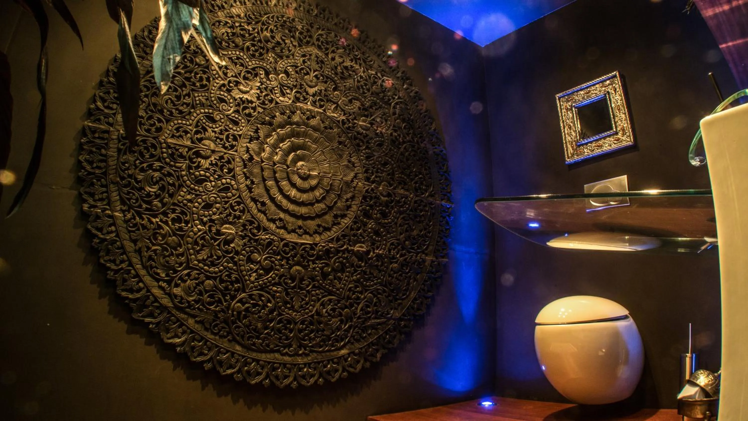 Toilet in Bijou Hotel / Love and Romance