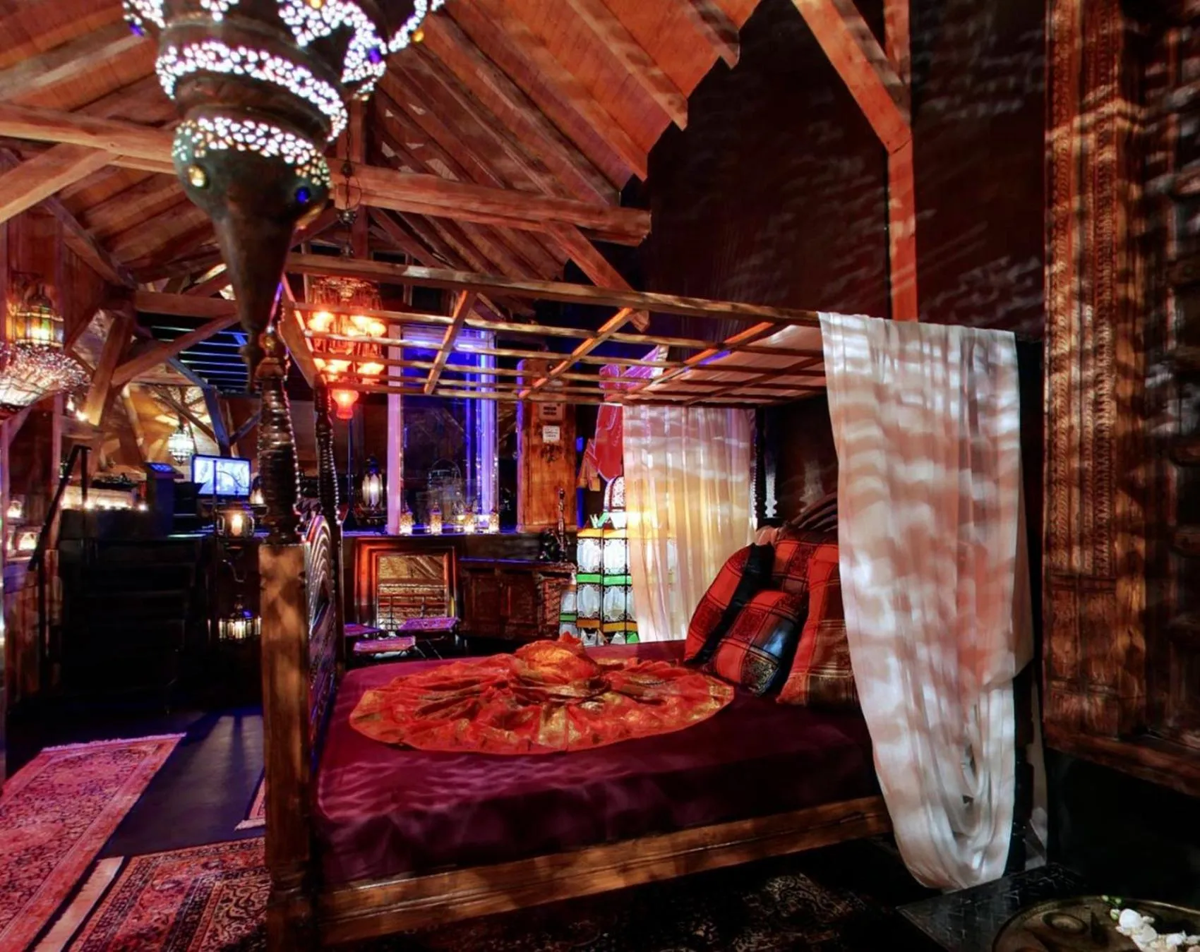 Bed in Bijou Hotel / Love and Romance