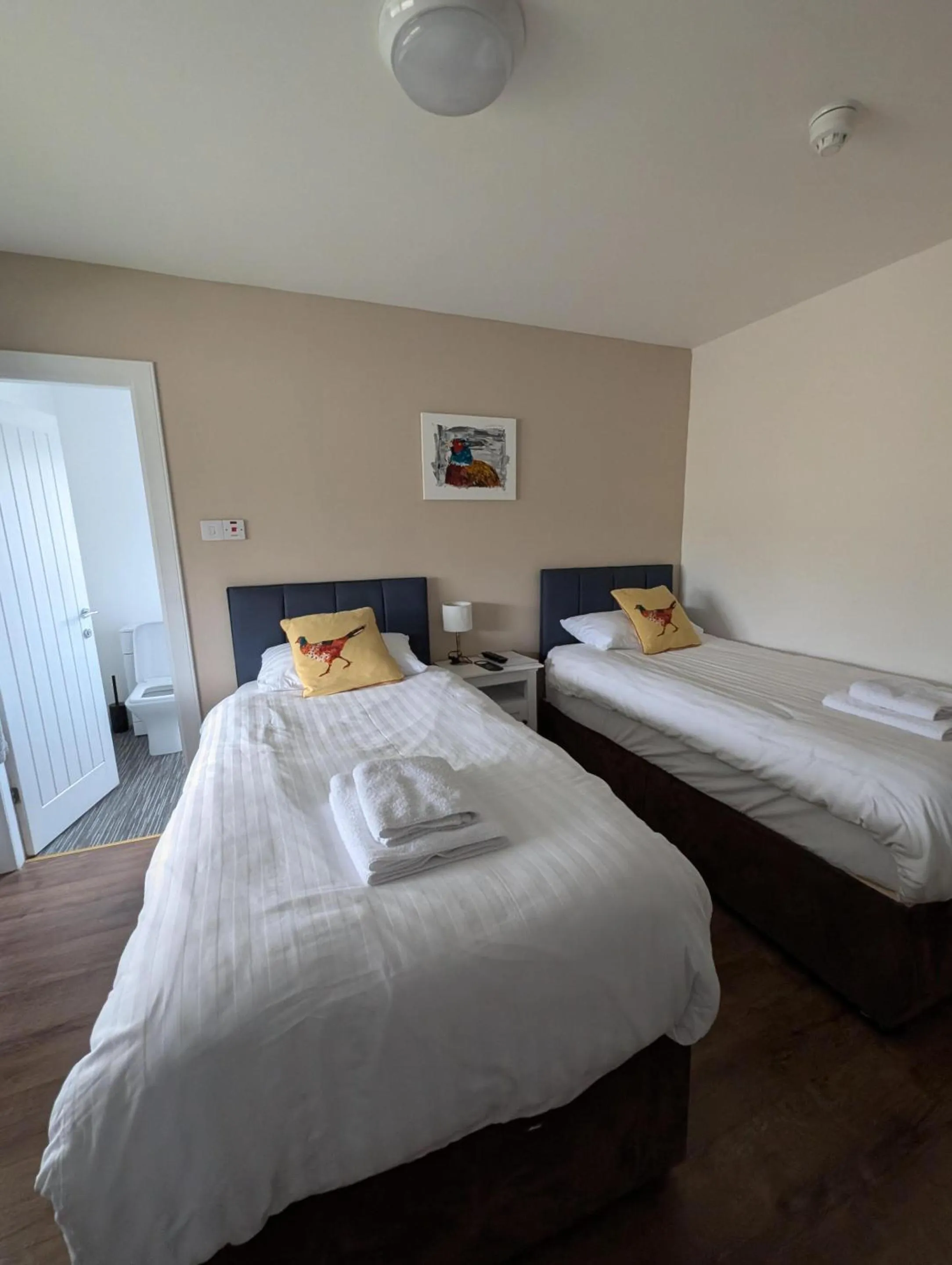 Bedroom, Bed in Old North Inn Hotel, Inverness