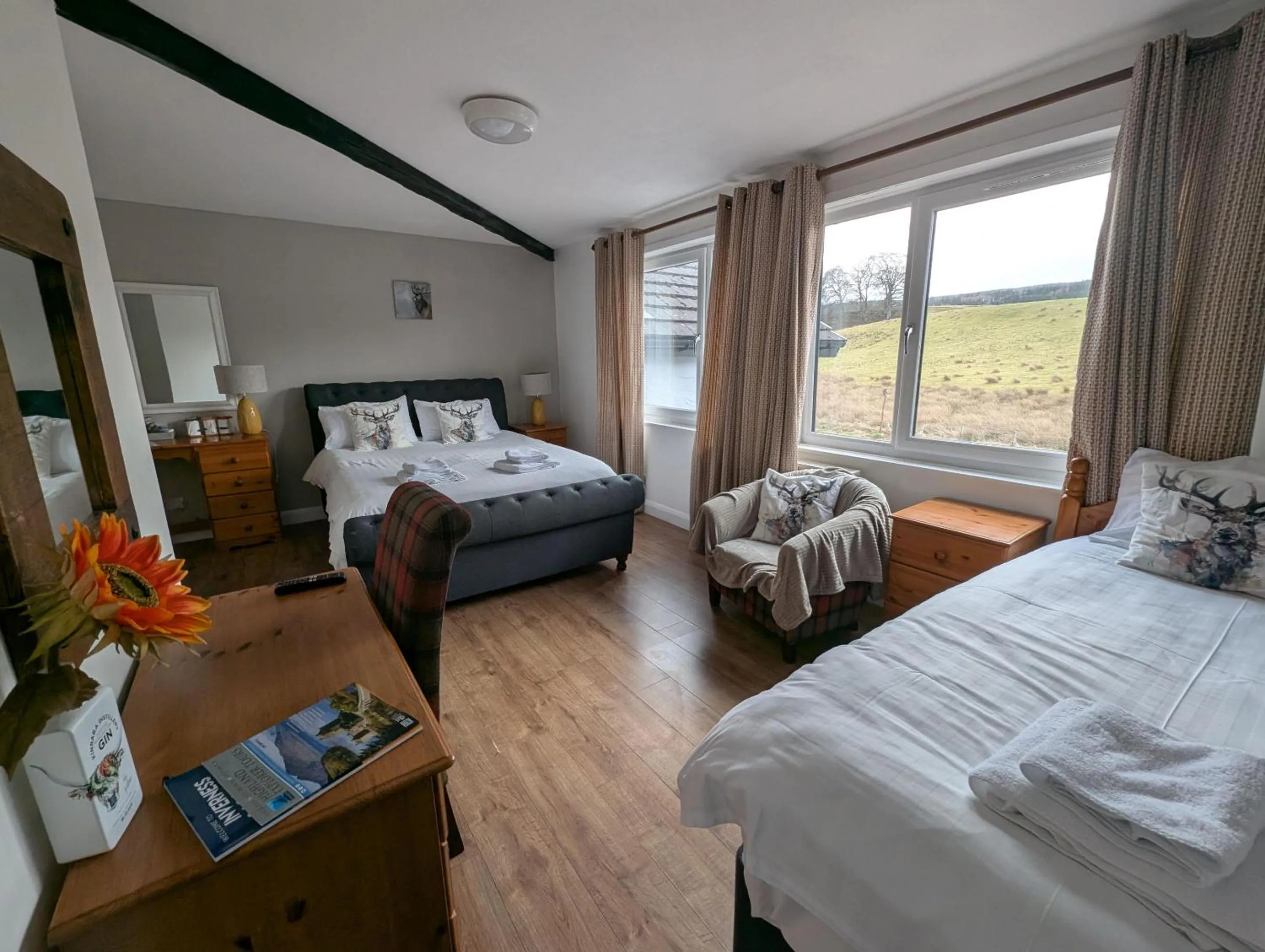 Bedroom, Bed in Old North Inn Hotel, Inverness