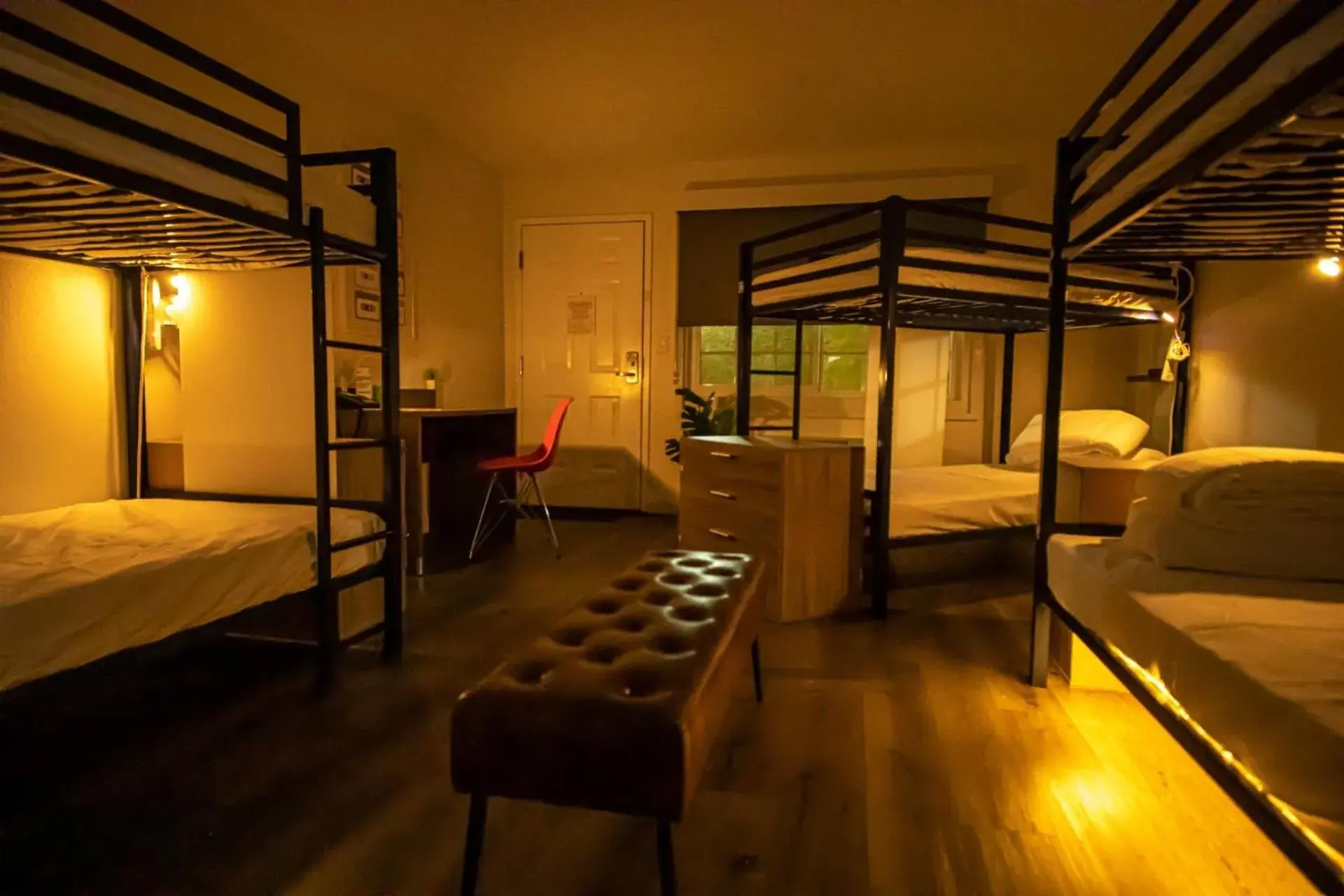 Bed in 6-Bed Female Dormitory Room in Bposhtels Anaheim Bed in 6-Bed Female Dormitory Room in Bposhtels Anaheim