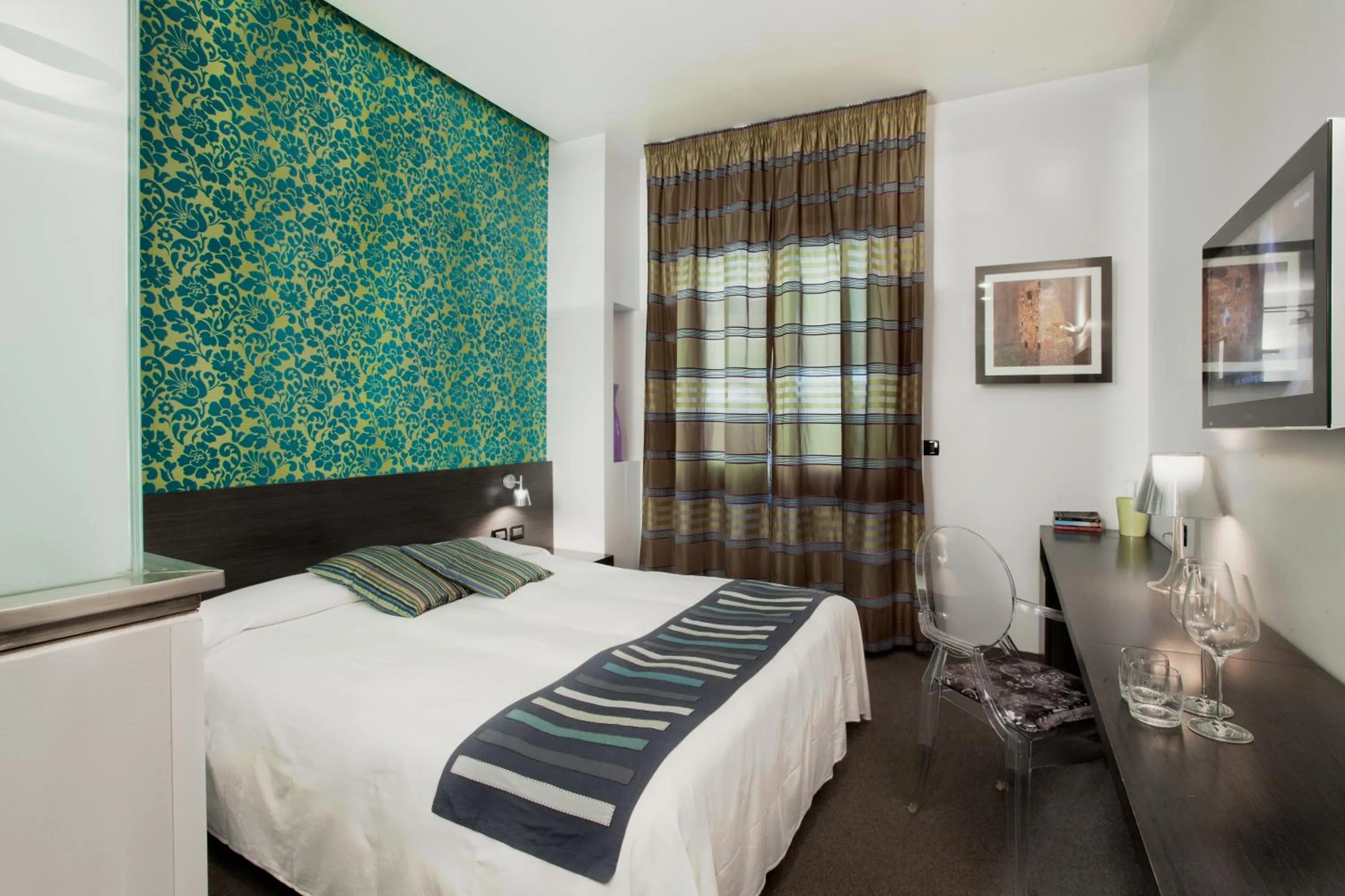 Day, Bed in MA Hotel