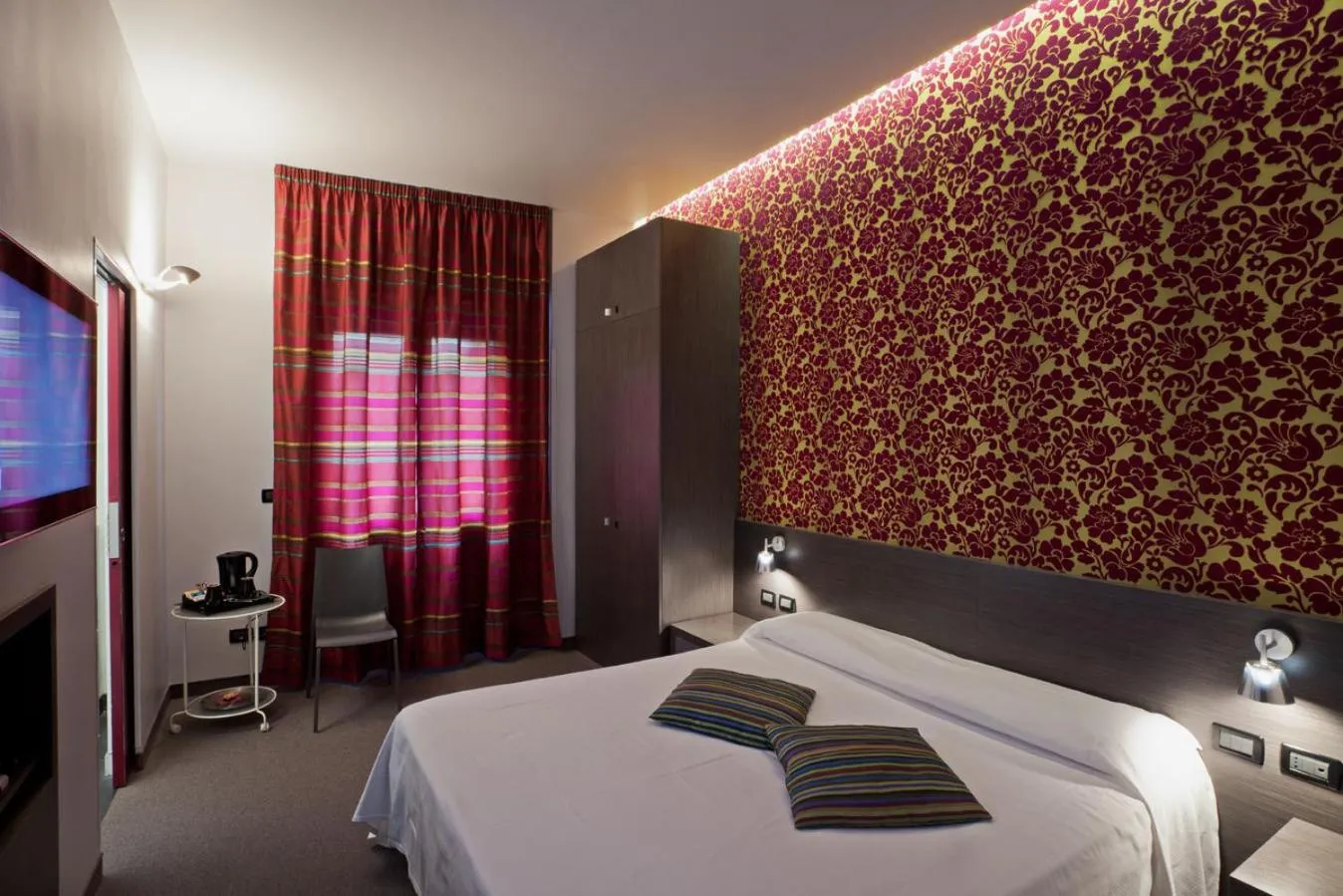 Bedroom, Bed in MA Hotel