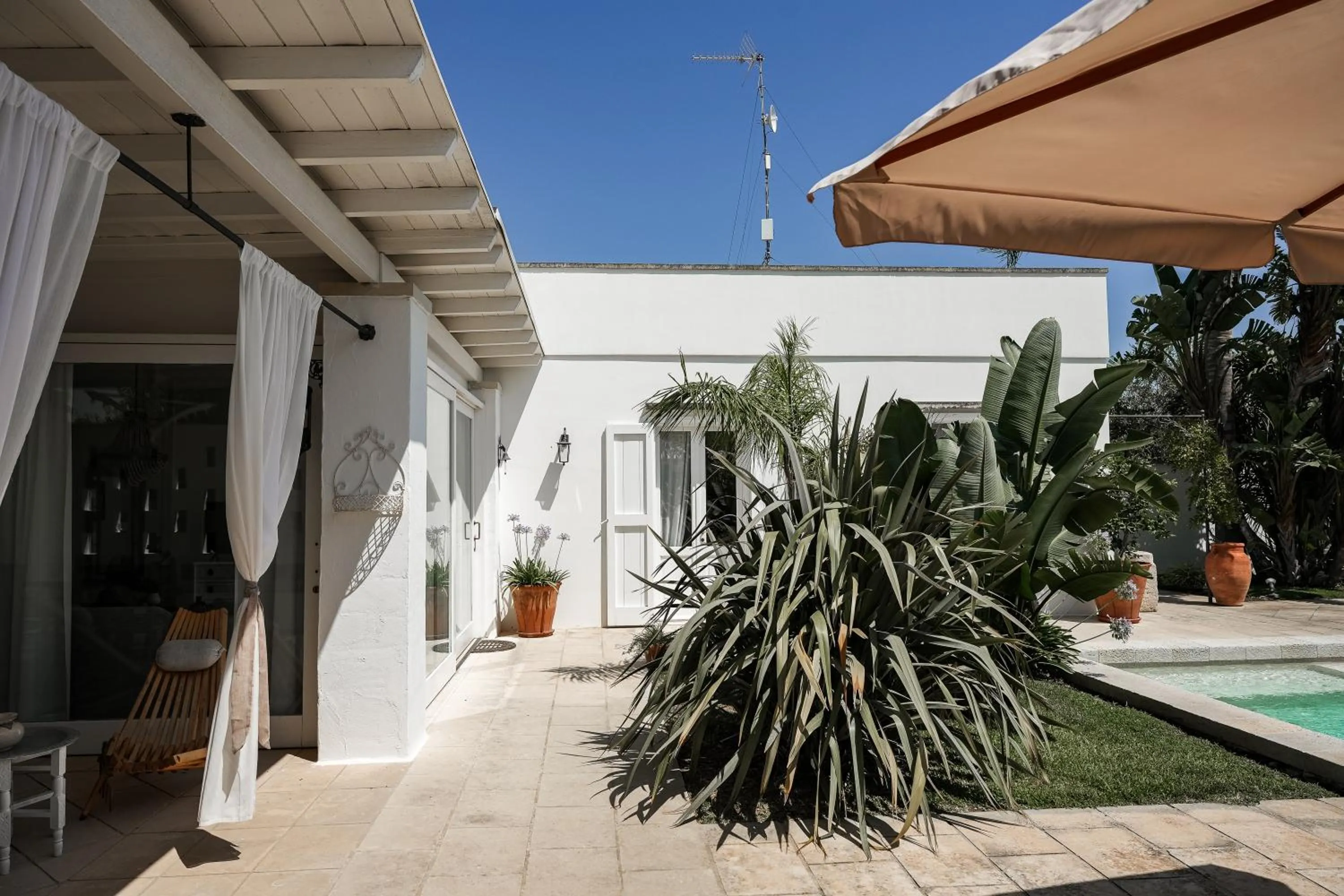 Pool view in Tenuta Centoporte