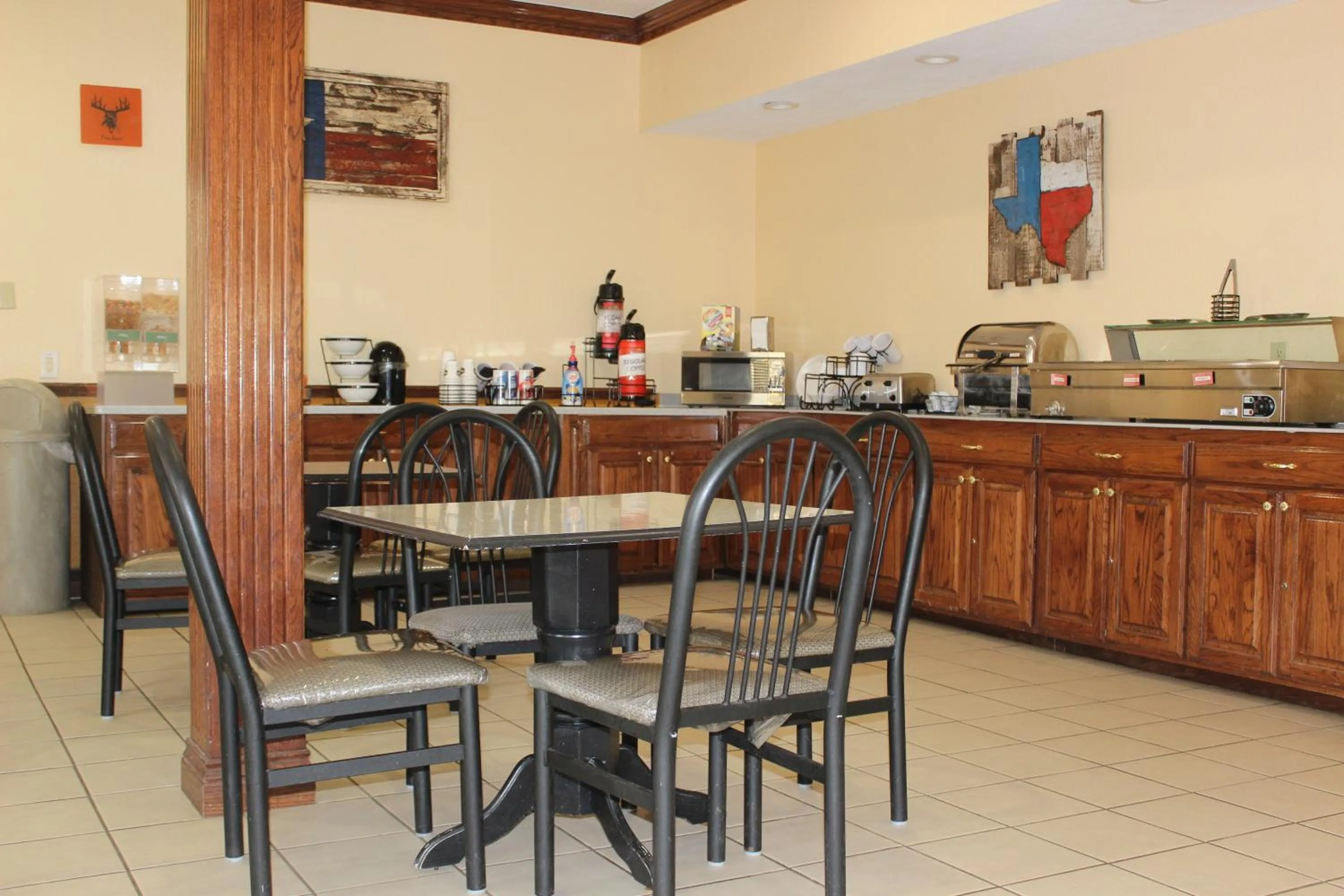 Dining area in Truckerz Inn