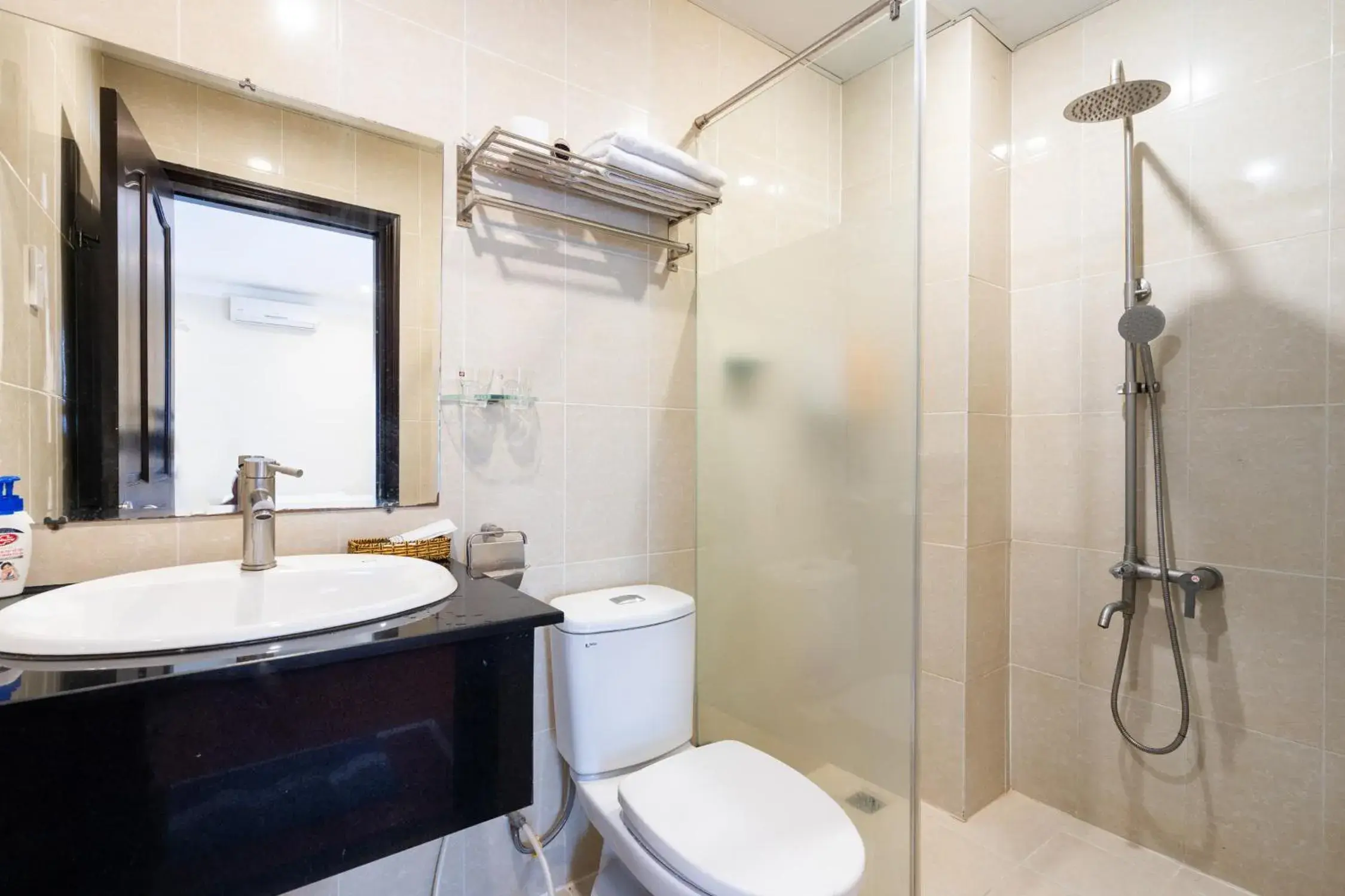 Triple Room with Balcony in Sai Gon Hotel Bui Vien Walking Street Triple Room with Balcony in Sai Gon Hotel Bui Vien Walking Street