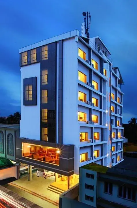 THE SENATE HOTEL THE SENATE HOTEL