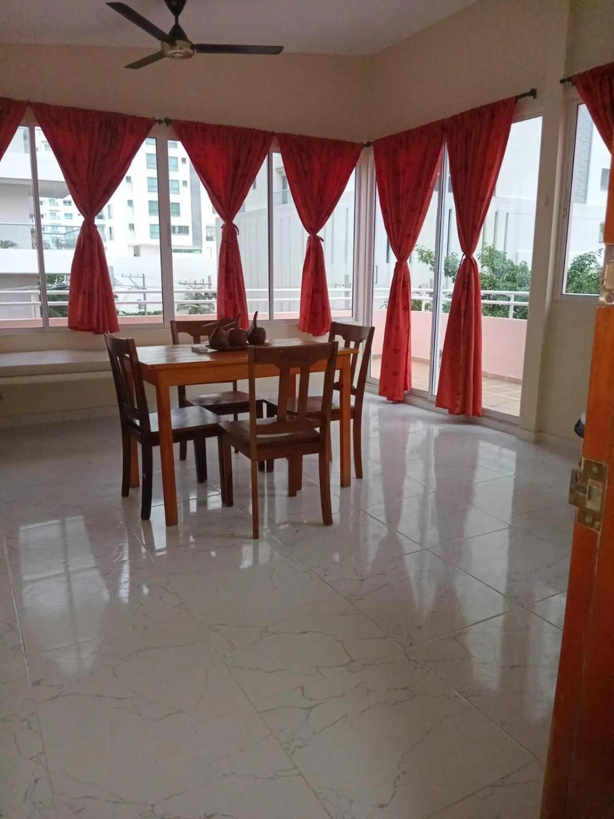 Living room in Hotel Bahia Plaza
