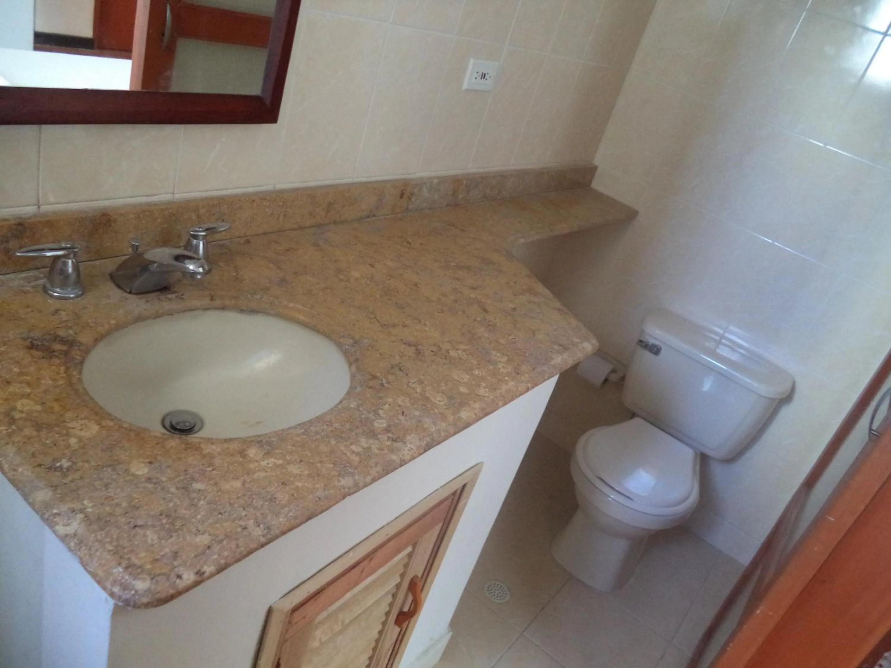 Bathroom in Hotel Bahia Plaza