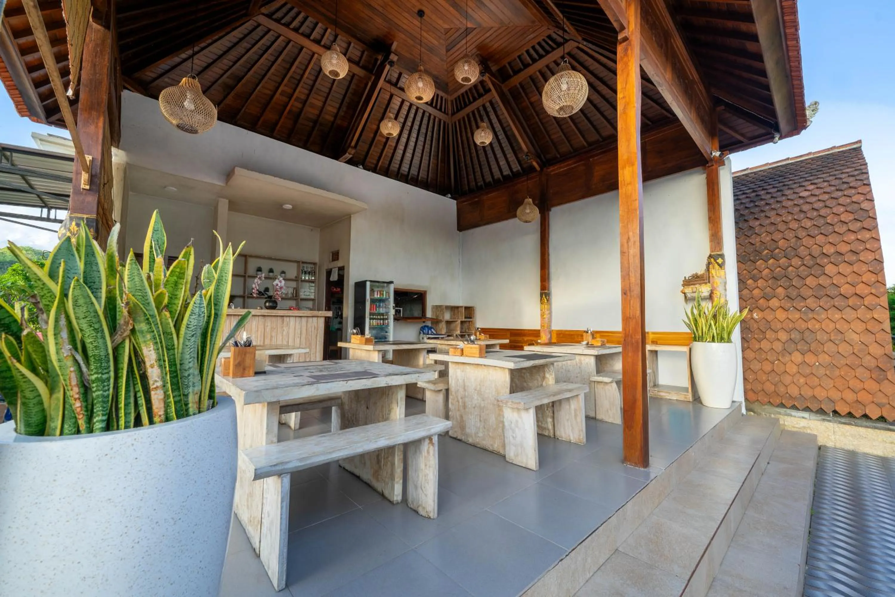 Restaurant/places to eat in Innora Jungle Resort And Spa