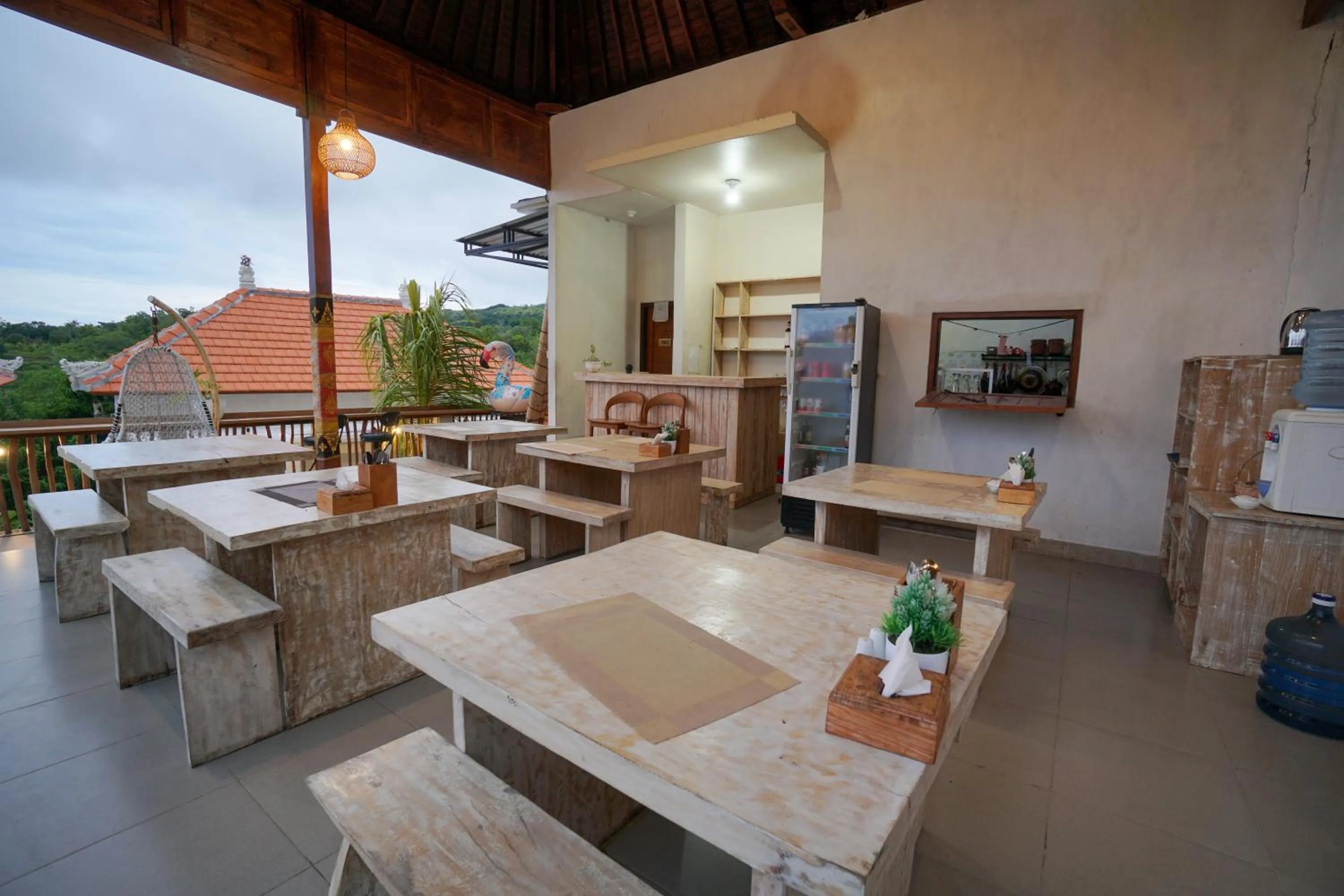 Restaurant/places to eat in Innora Jungle Resort And Spa