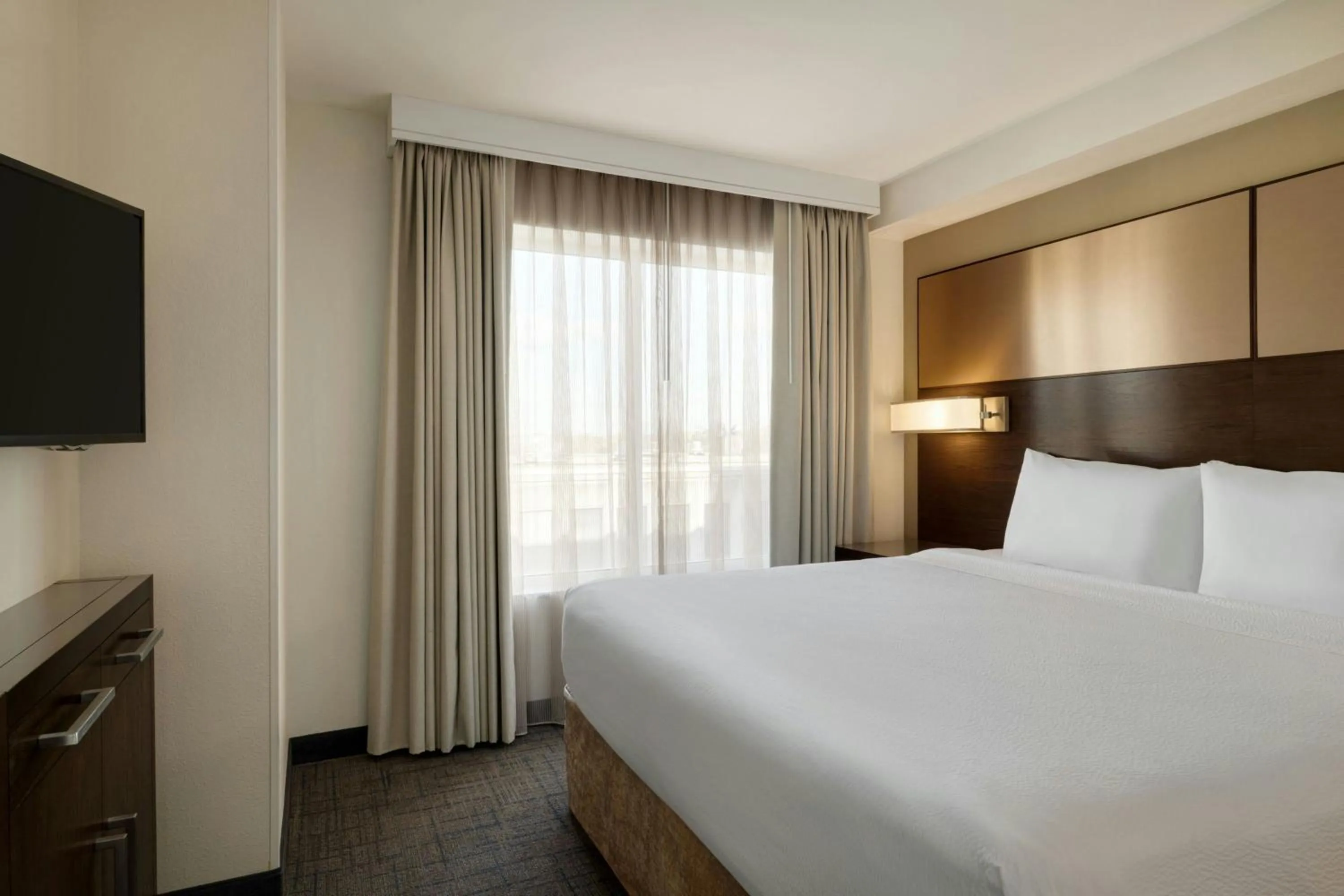 Photo of the whole room, Bed in Residence Inn by Marriott Chicago Wilmette/Skokie