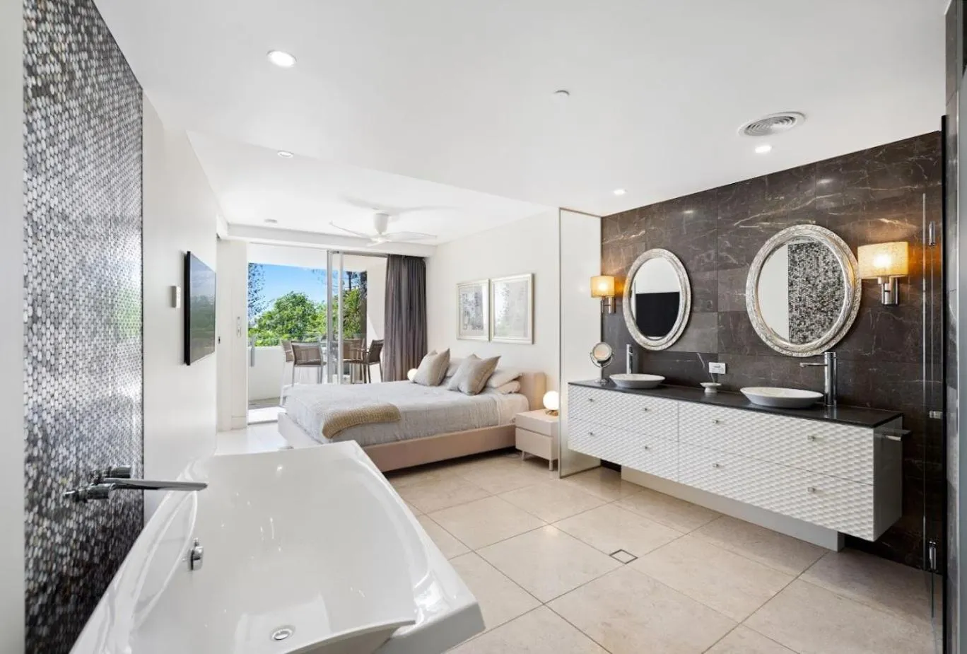 Bed in Sea Pearl A1 Beach Resort