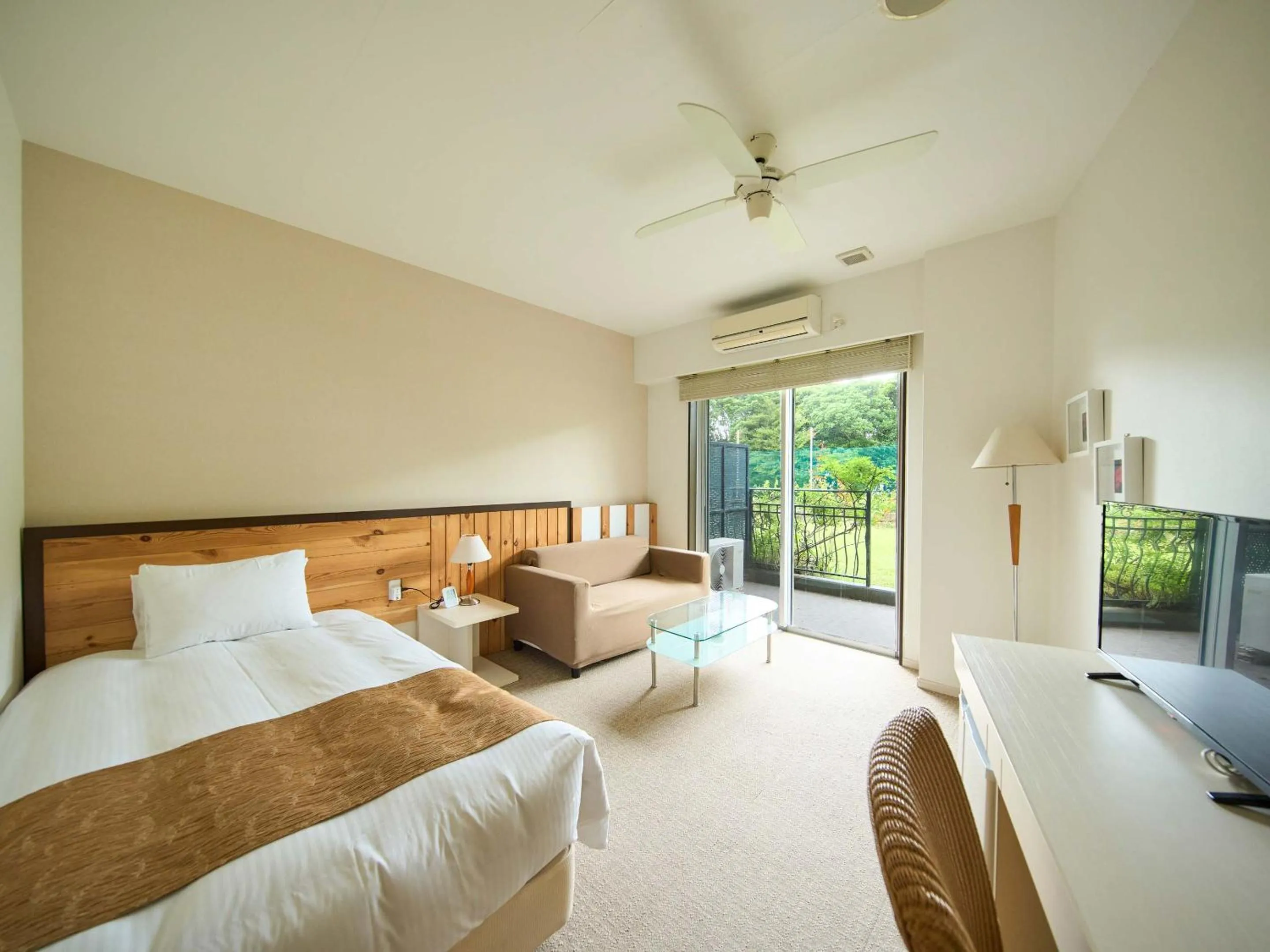 Photo of the whole room, Bed in Hotel Holistic Resort Wakayama