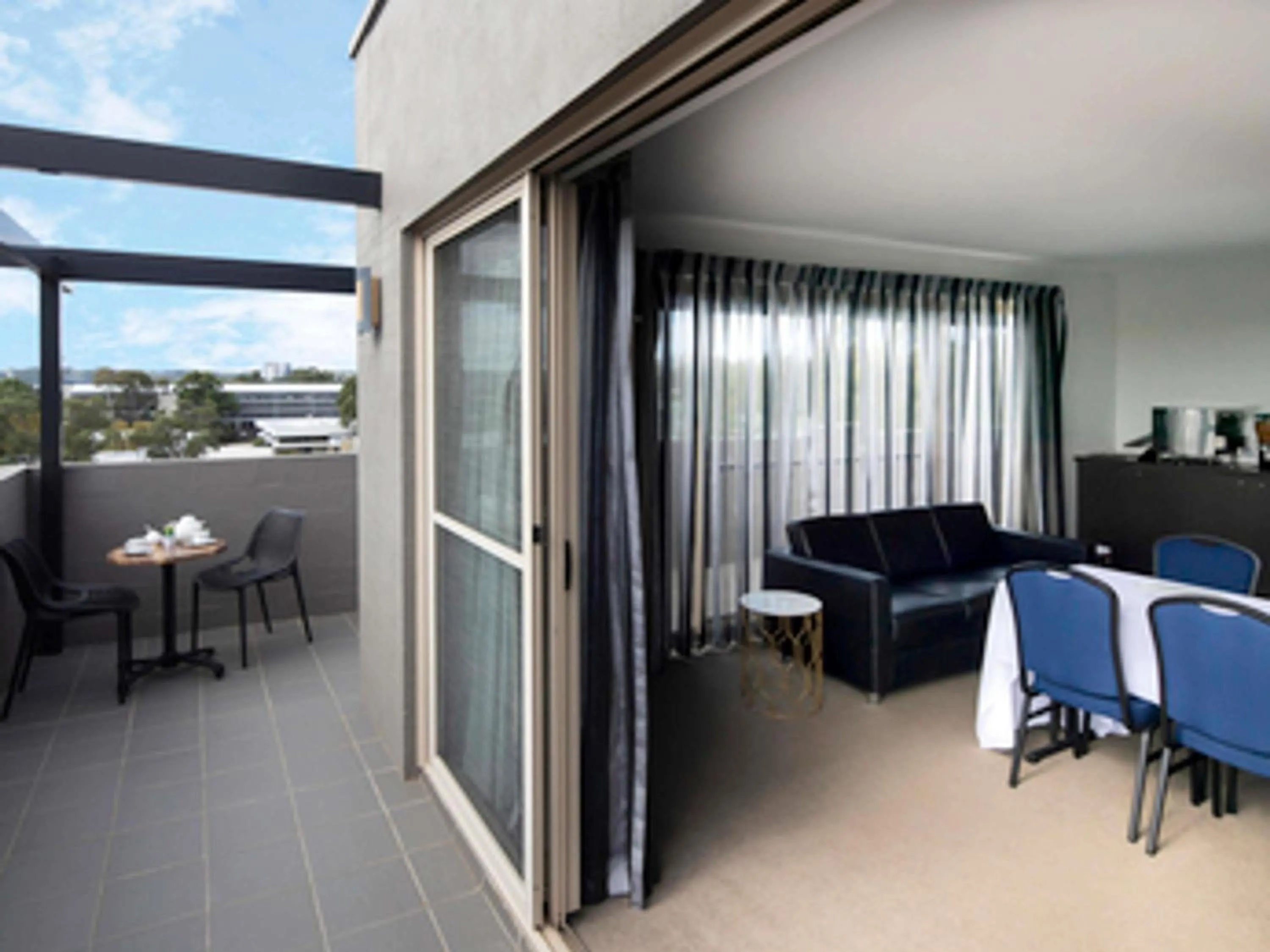 Meeting/conference room, Bed in Mantra Castle Hill Sydney, an Accor Hotel