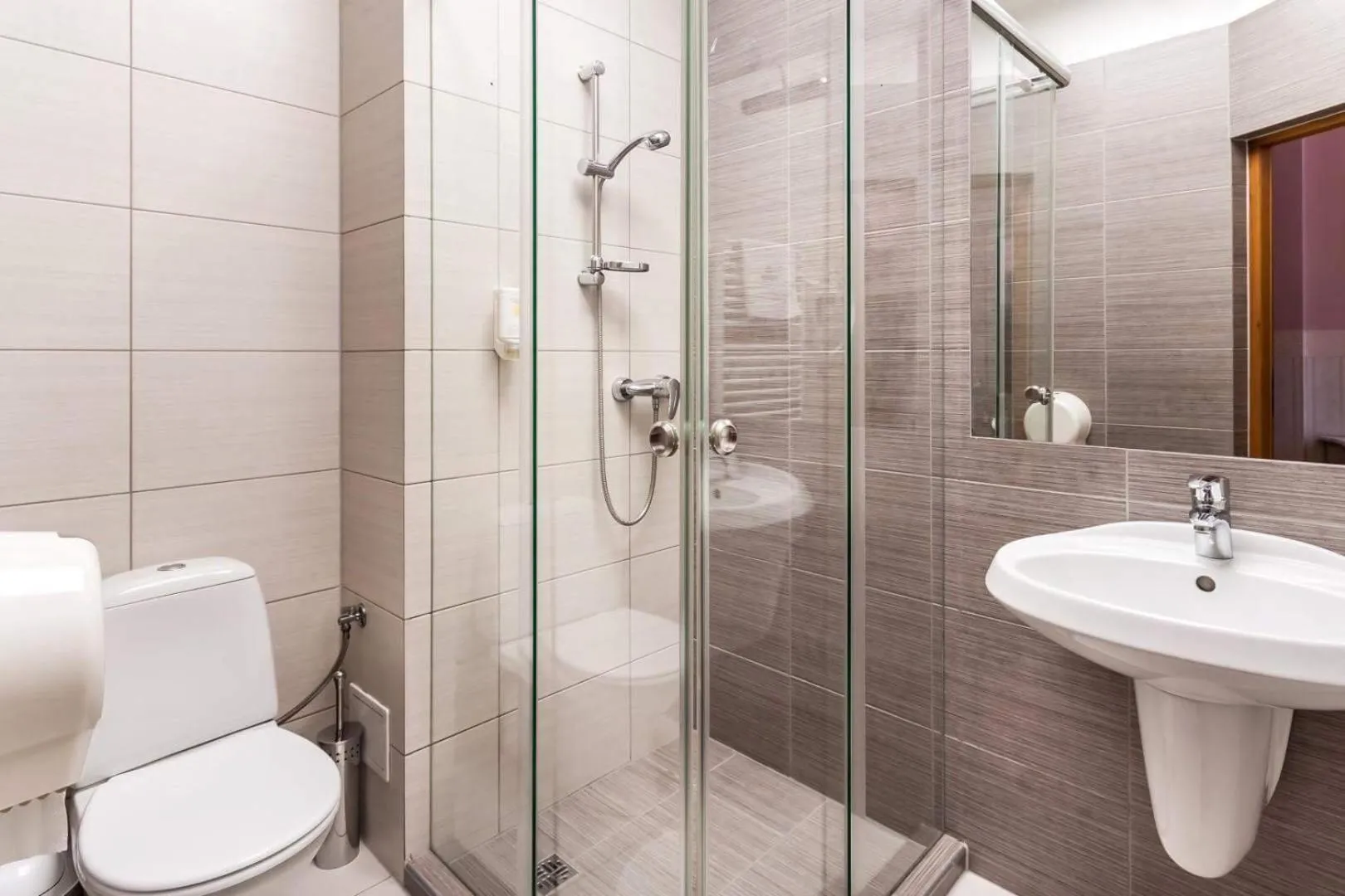 Shower in Aparthotel Oberża