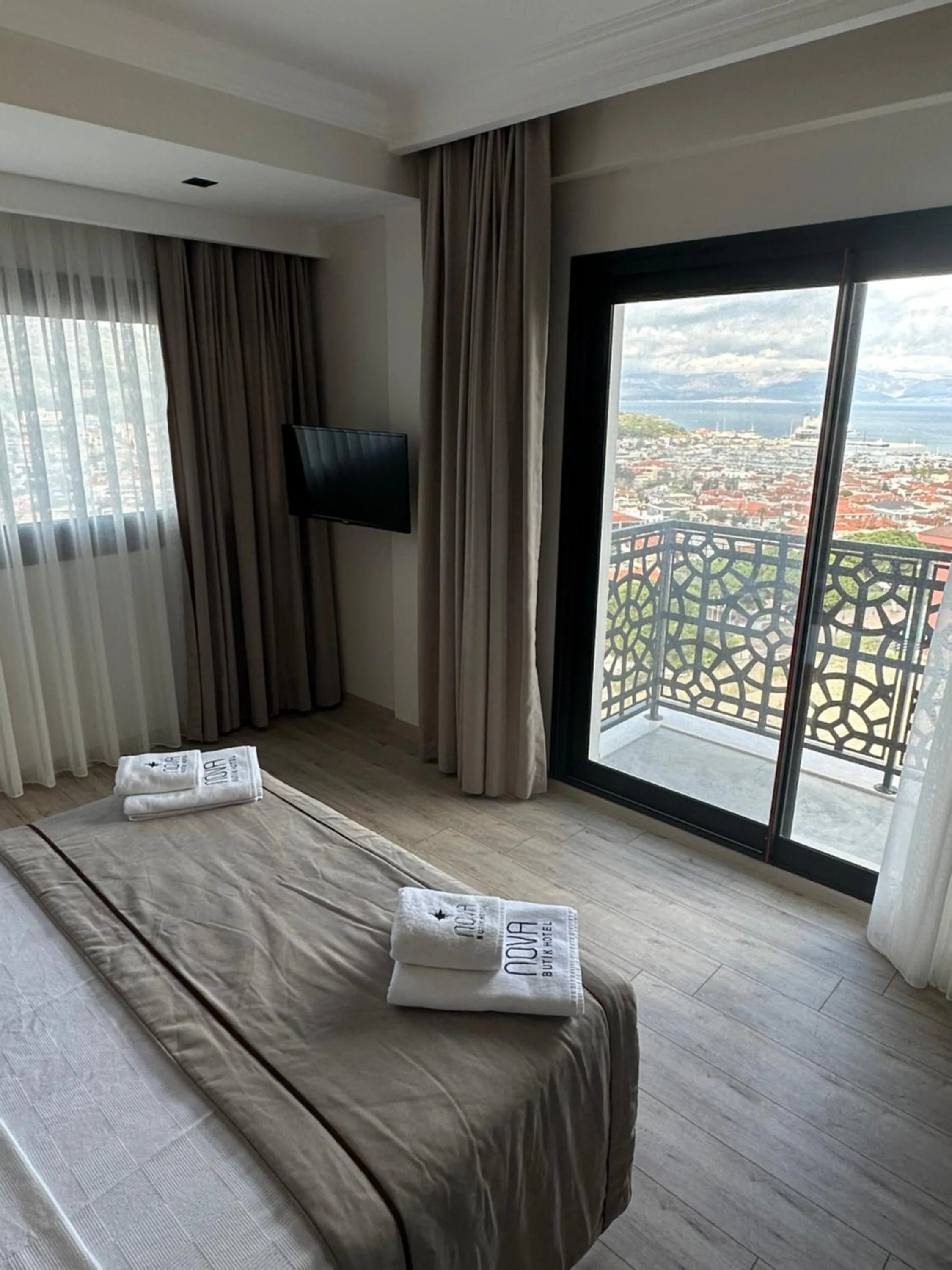 View (from property/room), Bed in Nova Butik Hotel Çeşme