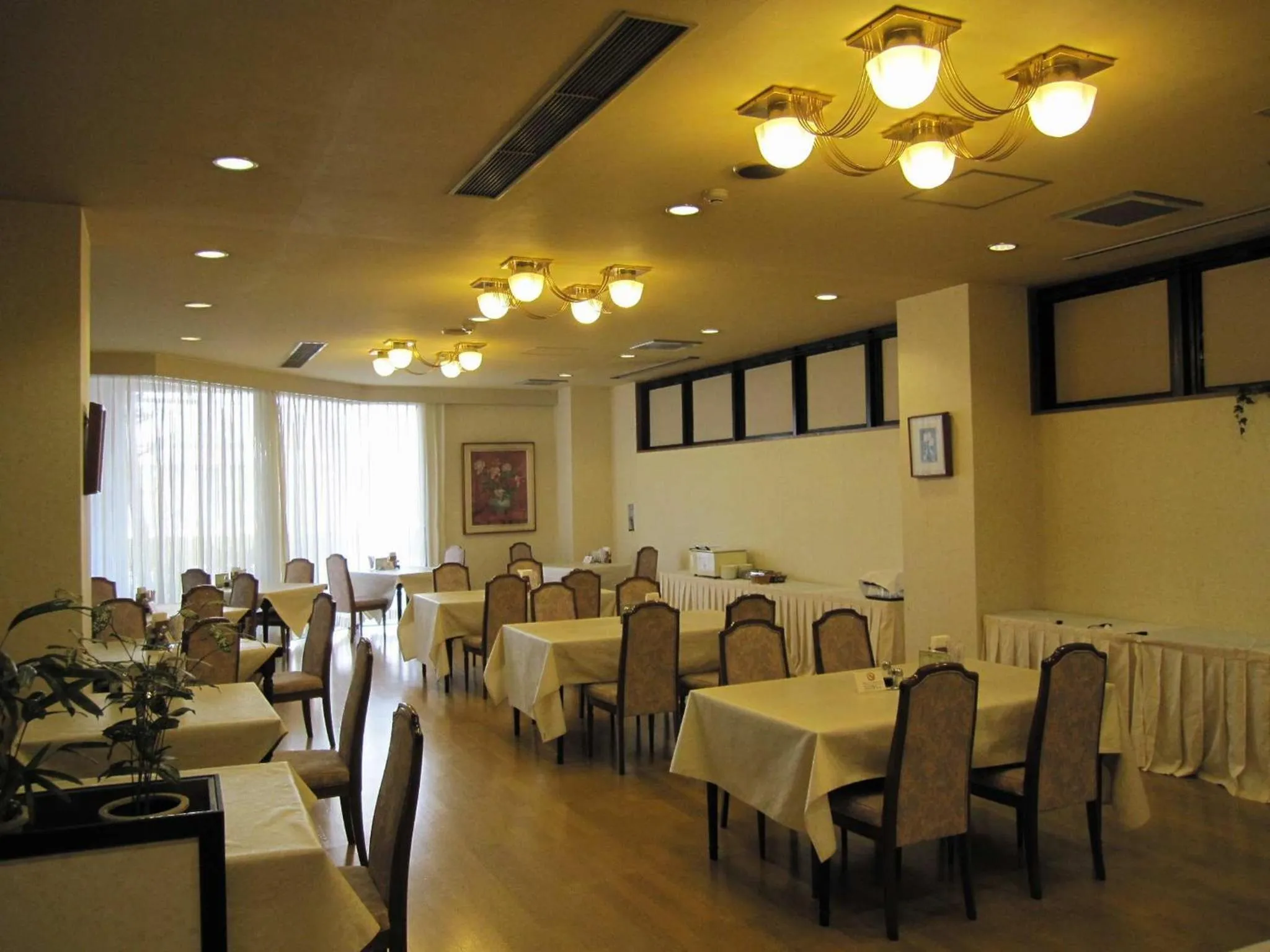 Restaurant/places to eat in Shingu UI Hotel